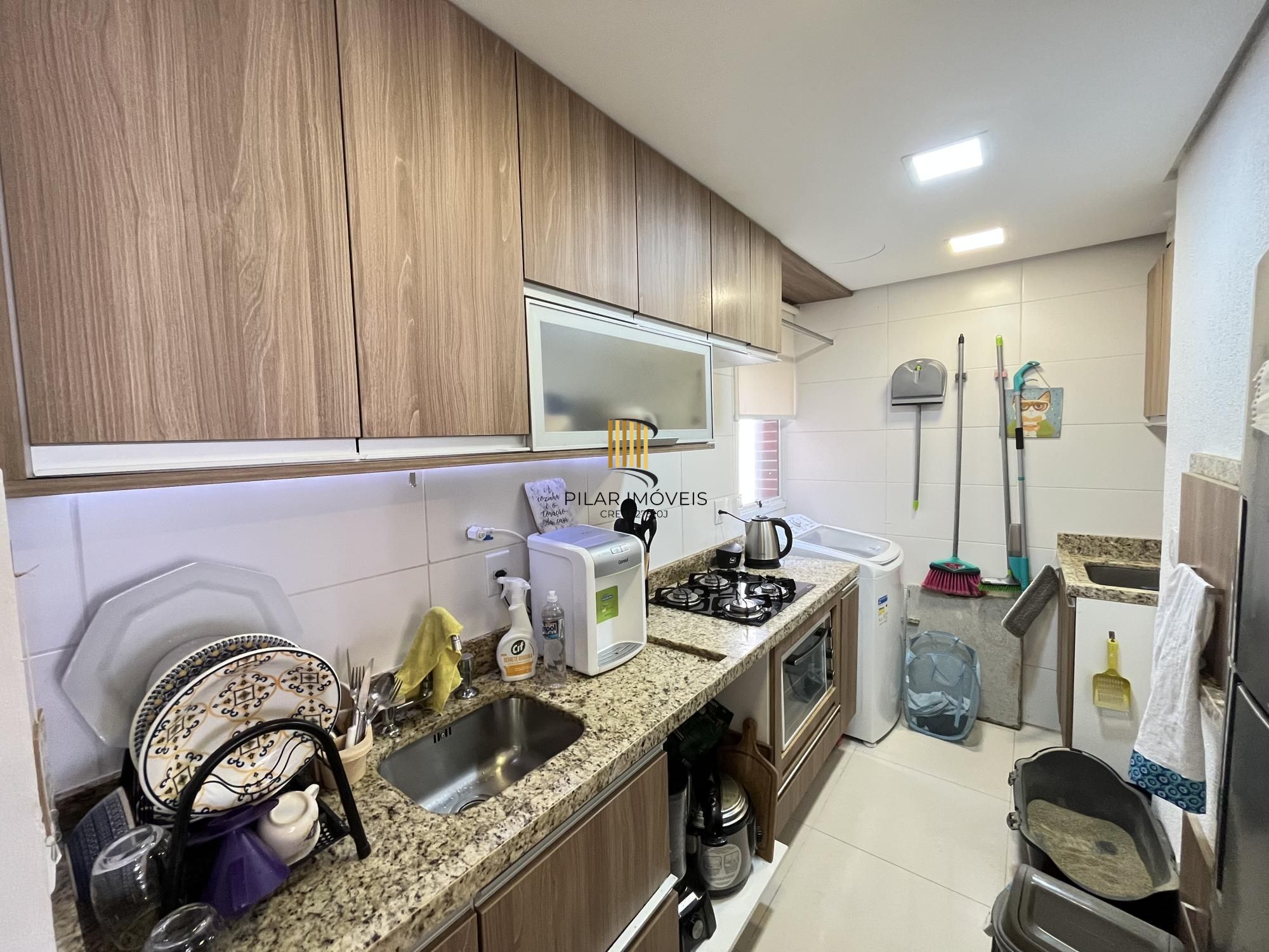 Apartamento de 2 quartos, suíte e 1 vaga de garagem no bairro Santana em POA/RS