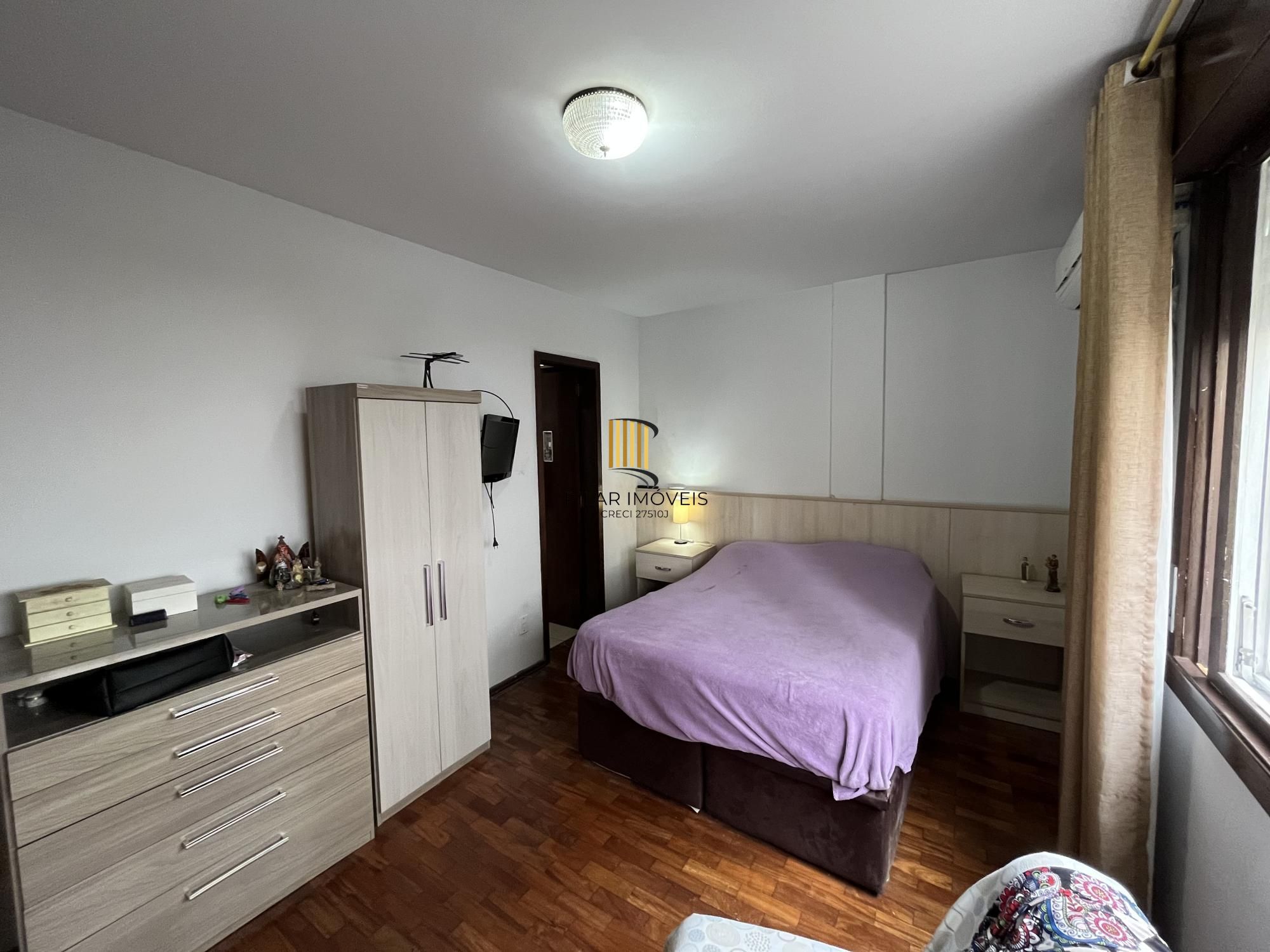 Apartamento de dois quartos com suíte no bairro Menino Deus em Porto Alegre