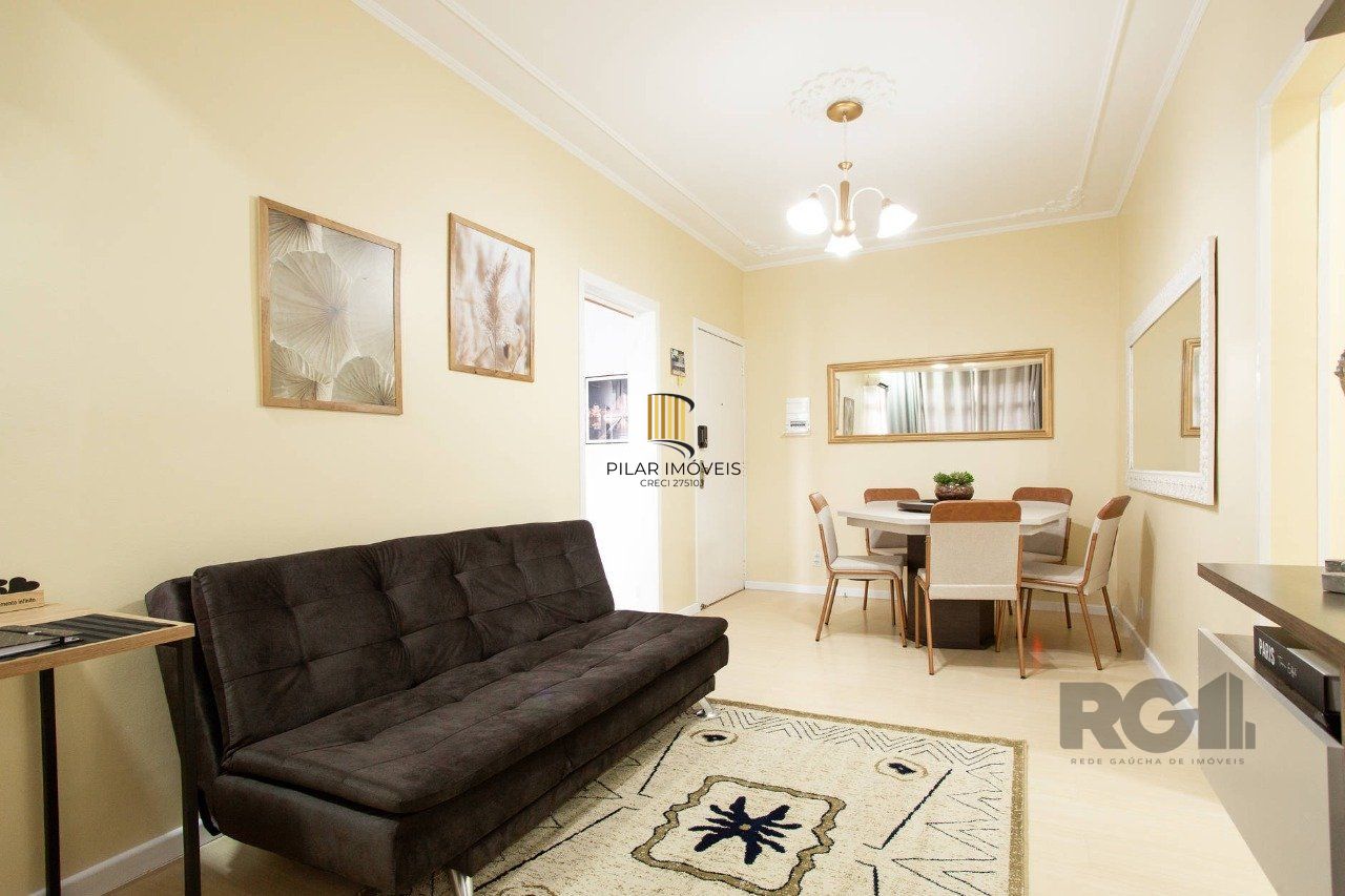 Apartamento de dois quartos no bairro Farroupilha em Porto Alegre.