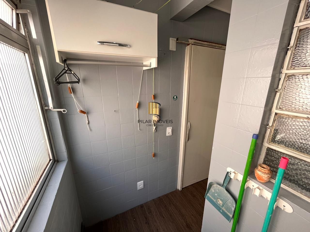 Apartamento de dois quartos e uma vaga de garagem no bairro Petrópolis em POA/RS