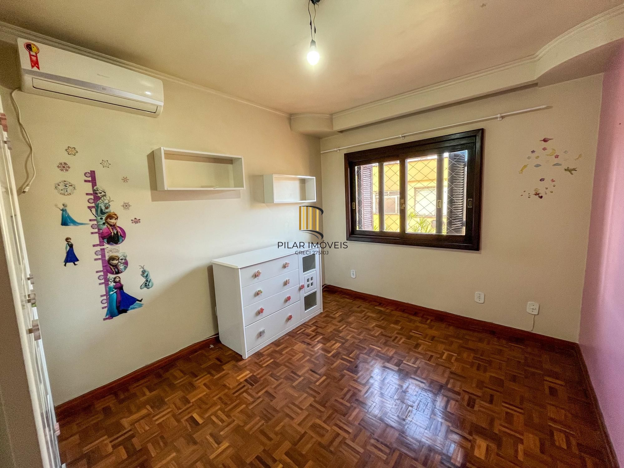 Casa de 3 dormitórios e 1 suíte no bairro Menino Deus em Porto Alegre