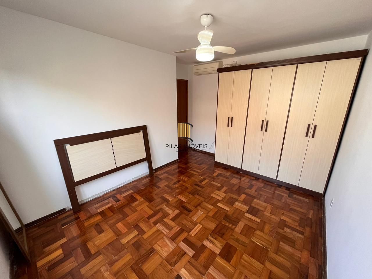 Apartamento de dois quartos e uma vaga de garagem no bairro Petrópolis em POA/RS