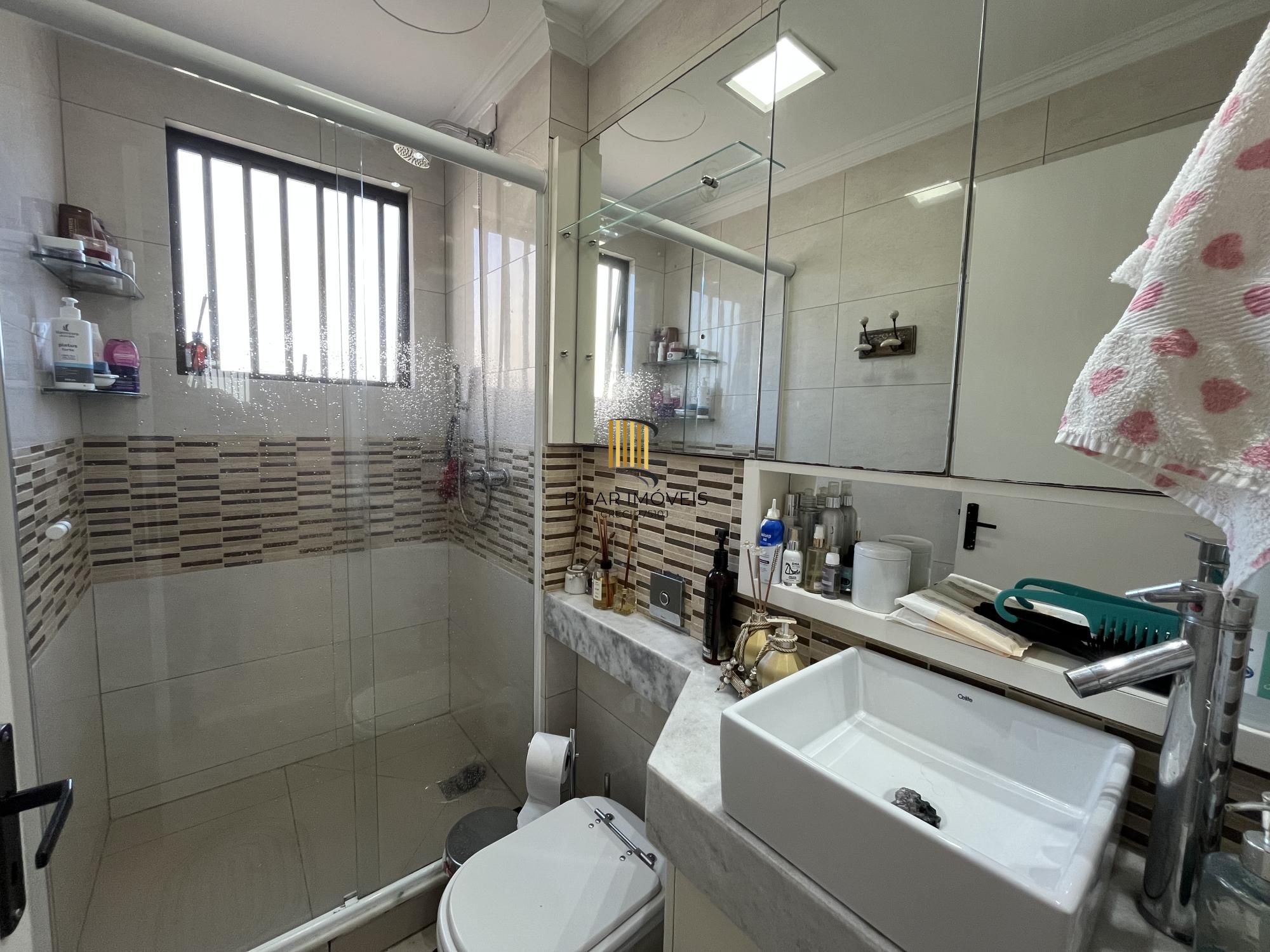 Apartamento de 2 quartos e 1 vaga de garagem bairro Menino Deus em Porto Alegre
