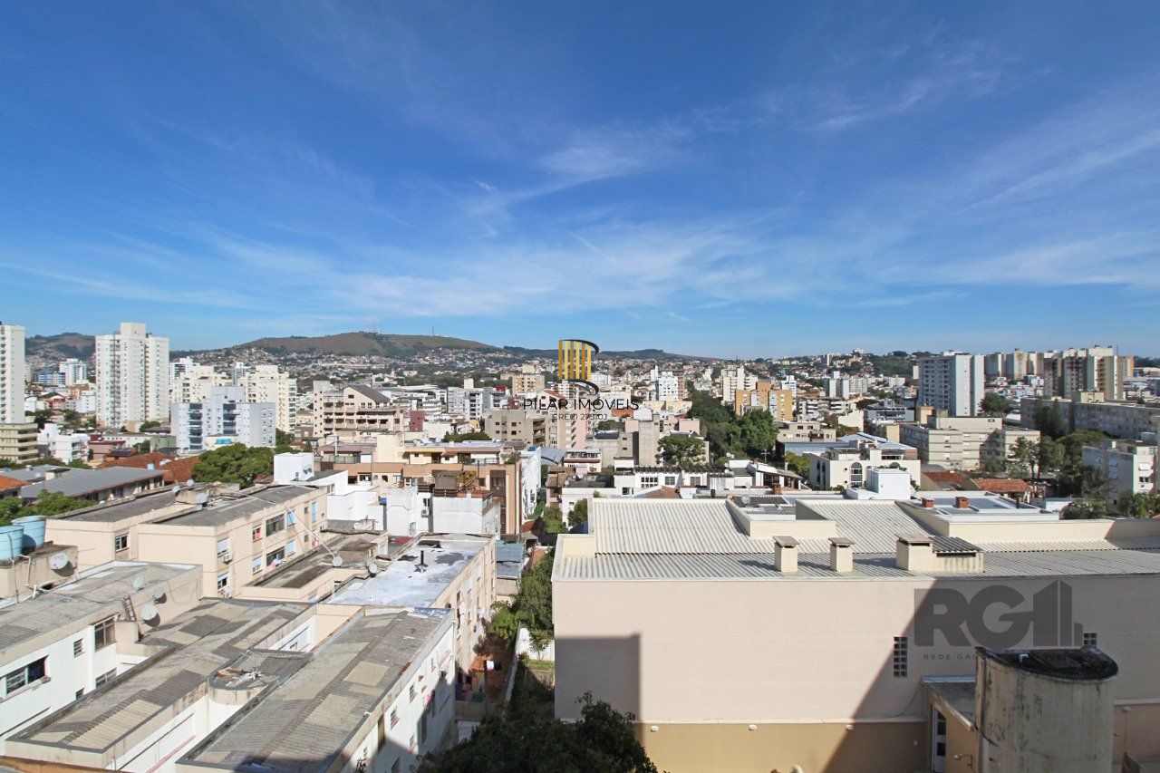 Apartamento de dois dormitórios, suíte e uma vaga de garagem no bairro Petrópolis em Porto Alegre.