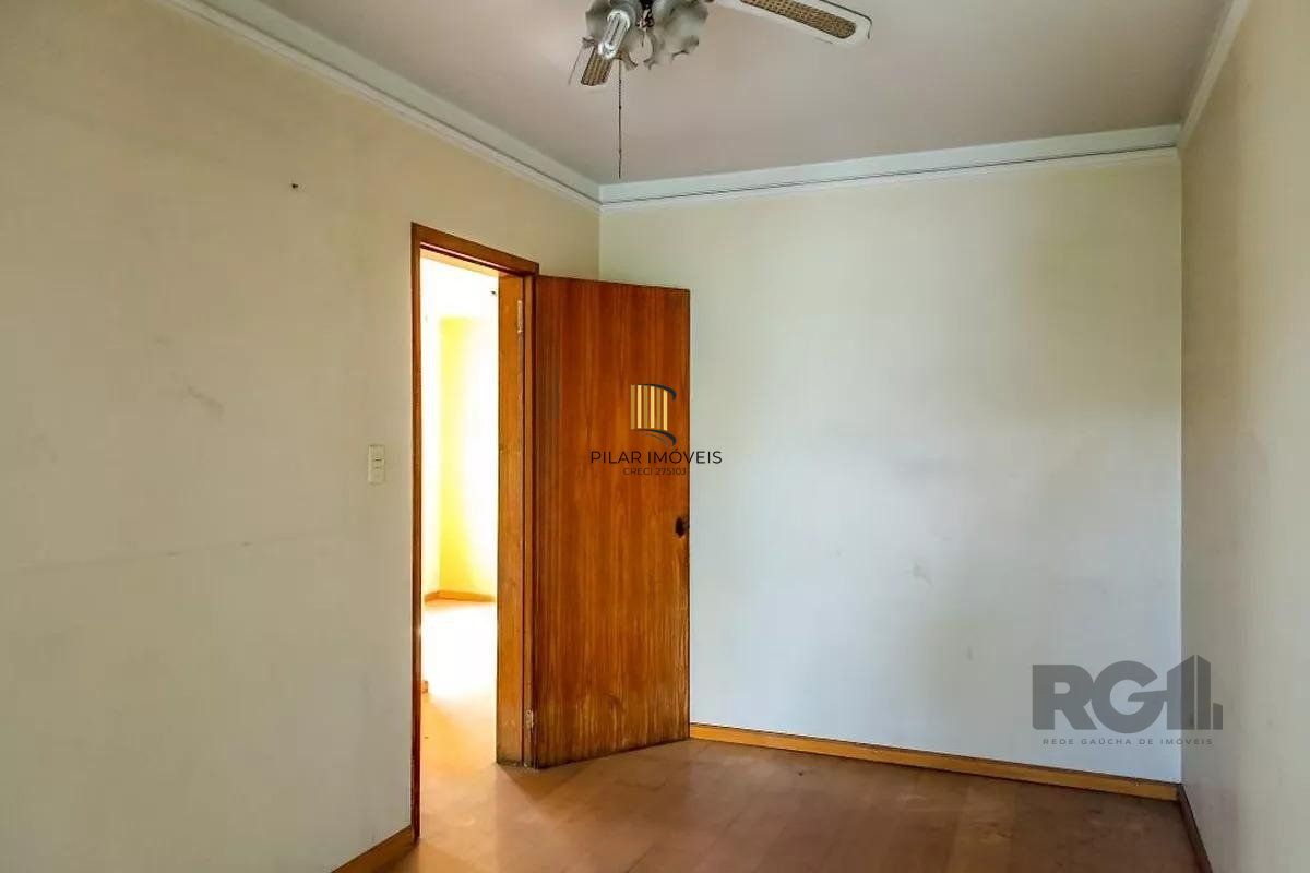  Apartamento amplo com dois dormitórios no bairro Rio Branco  em Porto Alegre. 