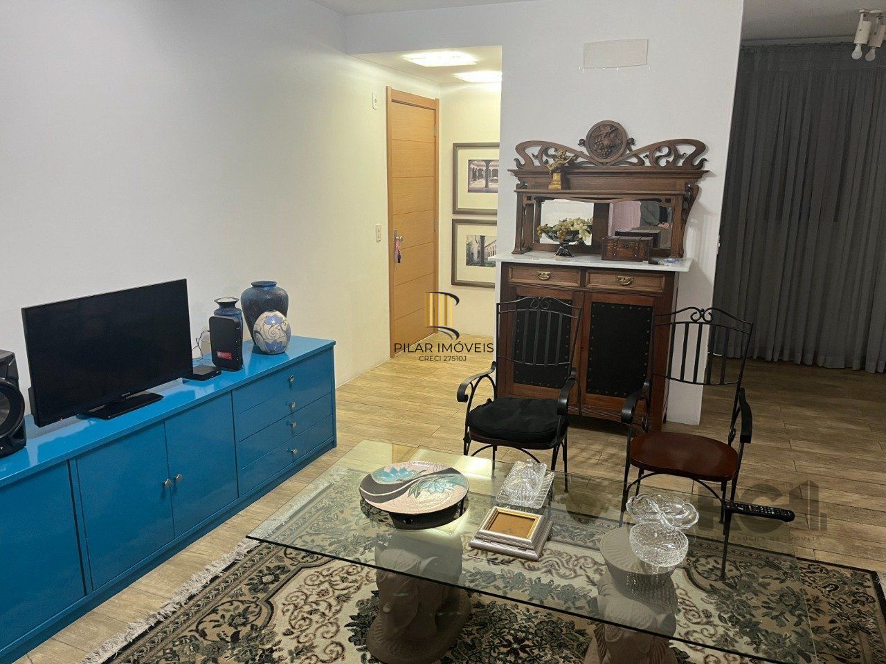 Apartamento 3 dormitórios, suíte, 2 vagas. Andar alto, vista para infraestrutura do condomínio. Semi-mobiliado. 