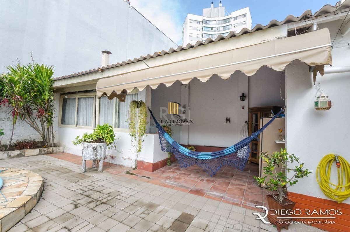 Casa para Venda - 216m², 4 dormitórios, sendo 1 suites, 4 vagas - Menino Deus