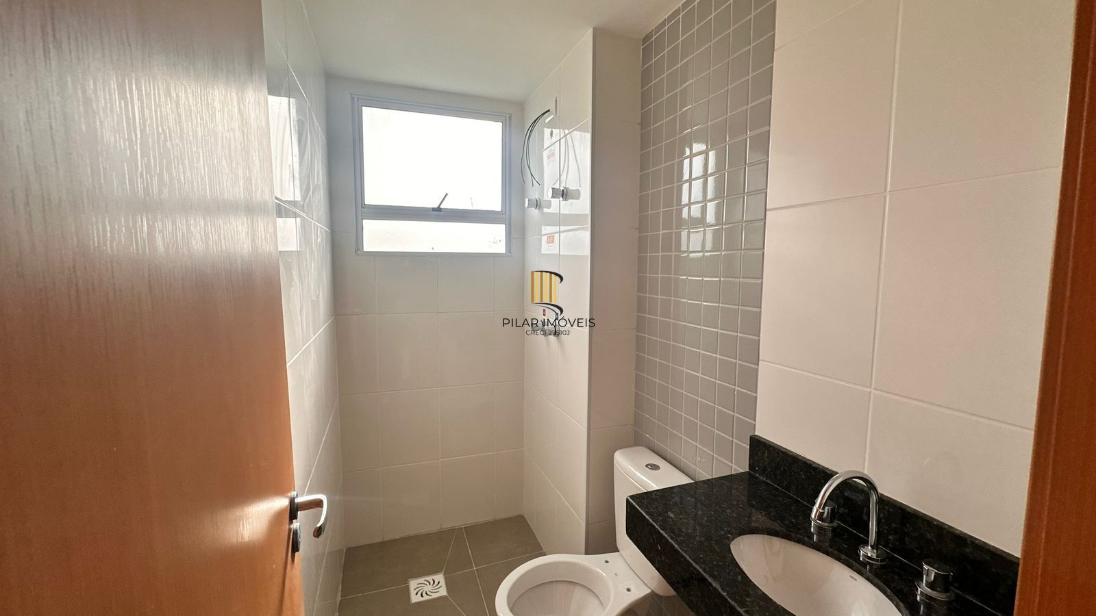 Apartamento Novo de dois dormitorios e duas vagas