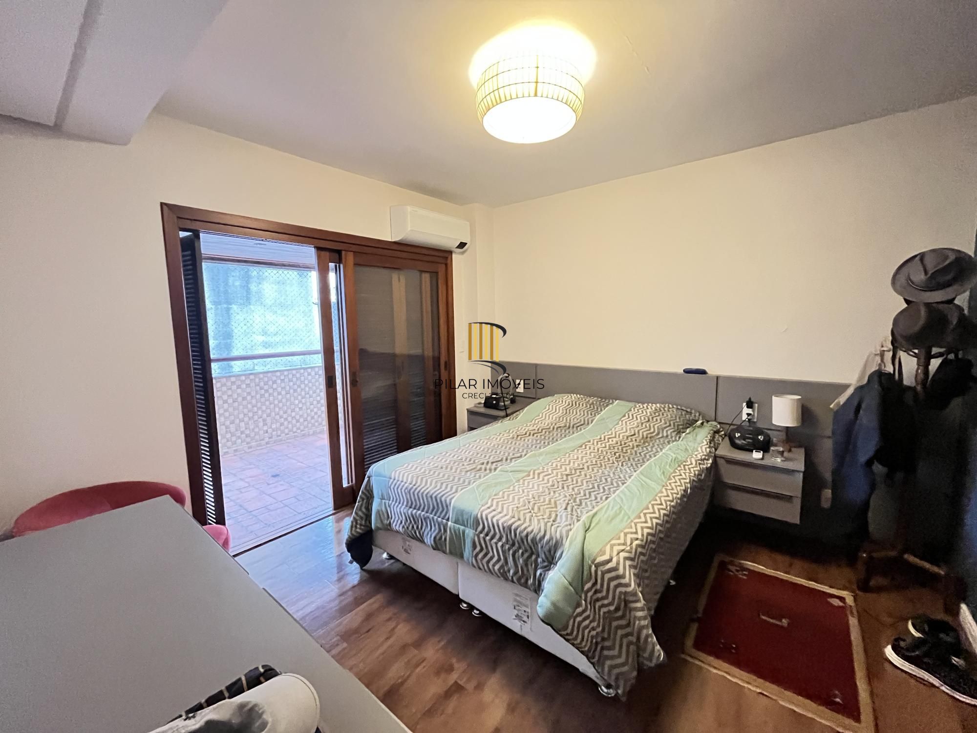 Apartamento de 3 quartos, 2 suítes, 1 americana e 2 vagas no bairro Farroupilha