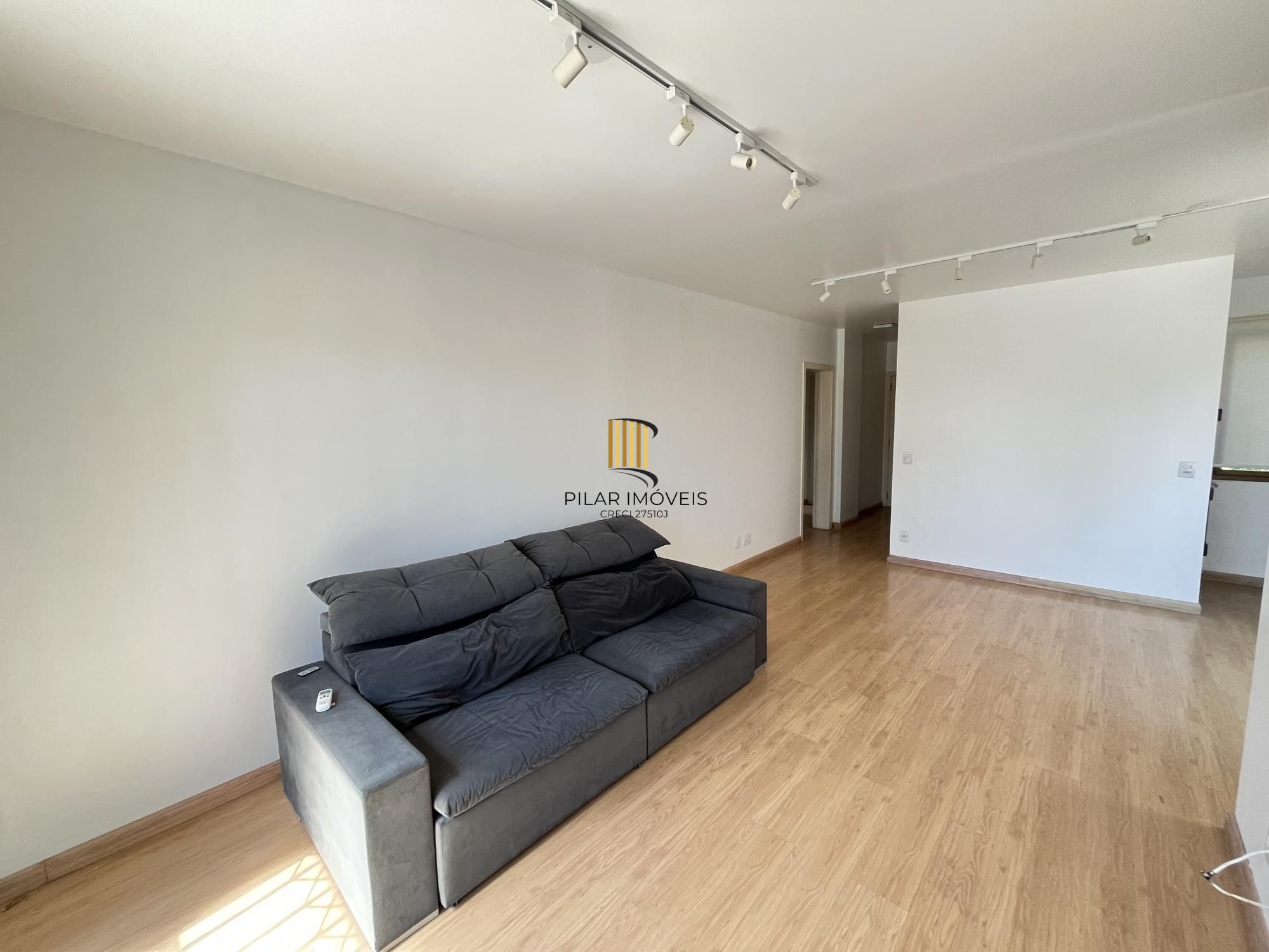 Apartamento de 3 quartos, suíte e 2 vagas de garagem no bairro Petrópolis.