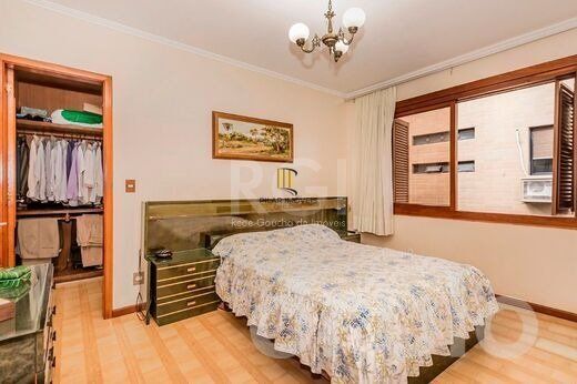 Cobertura para Venda - 244m², 3 dormitórios, sendo 1 suites, 2 vagas - Petrópolis