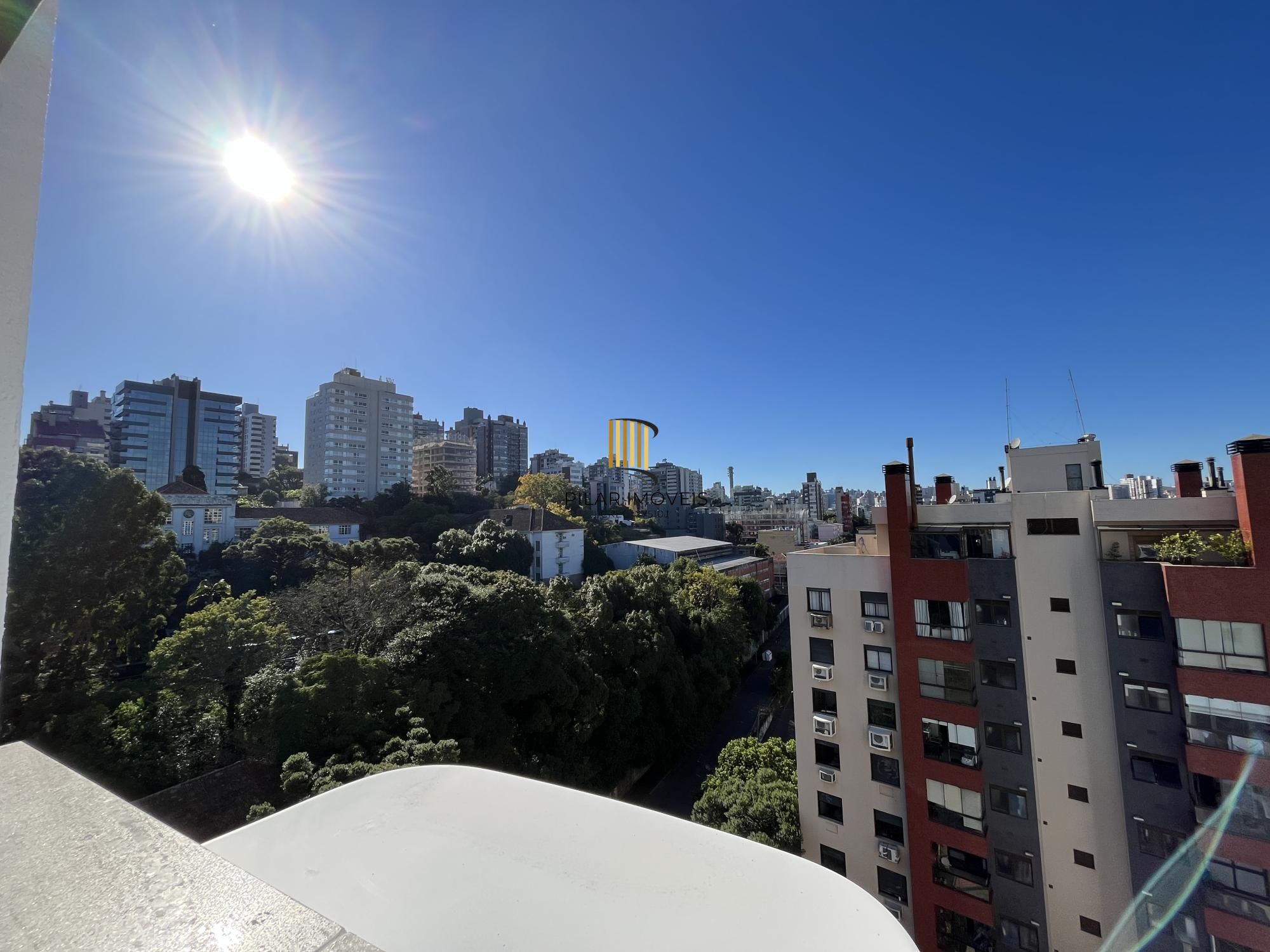 Apartamento de 2 quartos, suíte e 1 vaga de garagem no bairro Rio Branco em POA