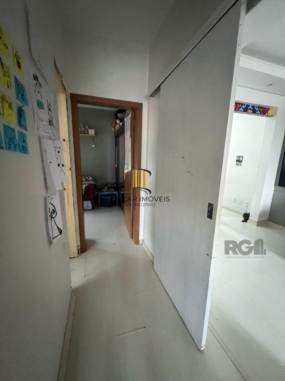 Apartamento de dois quartos no bairro Jardim Botânico em Porto Alegre.