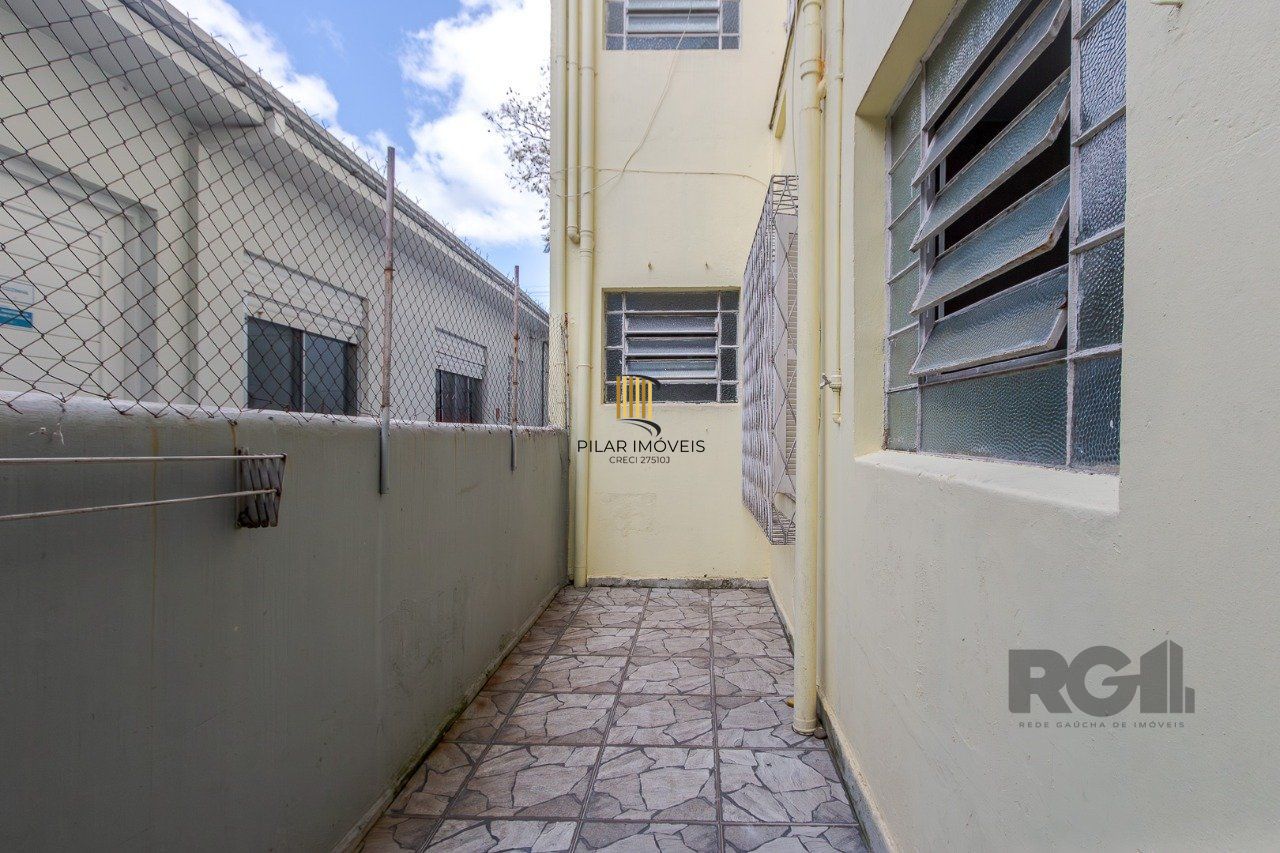 Apartamento de dois quartos e dois banheiros no bairro Rio Branco em Porto Alegre.