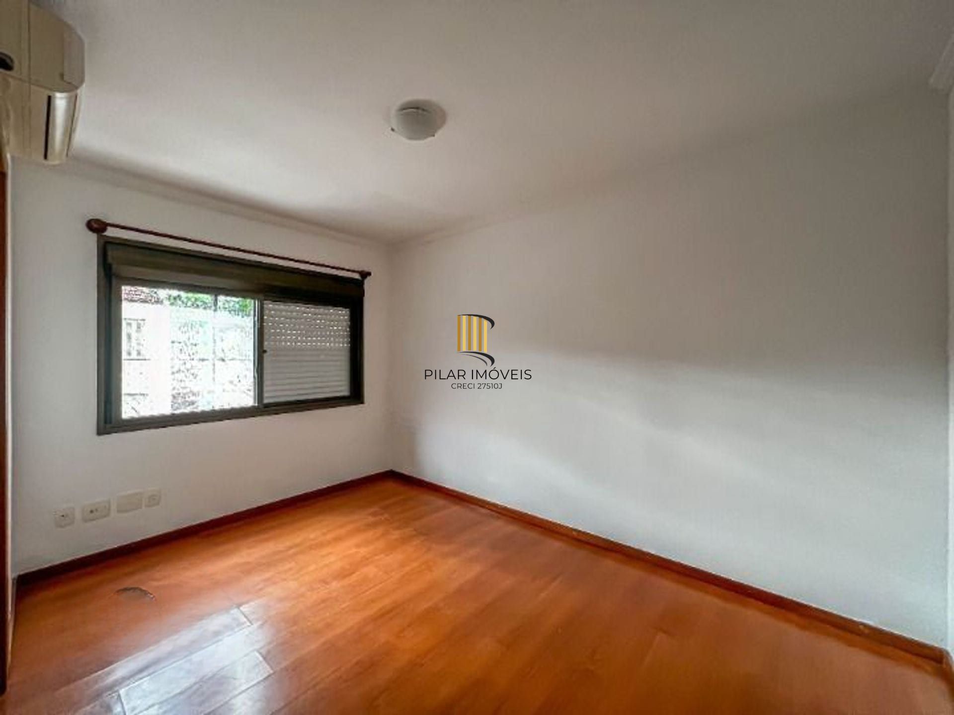 Apartamento de 3 quartos, suíte e 1 vaga de garagem no bairro Menino Deus em POA