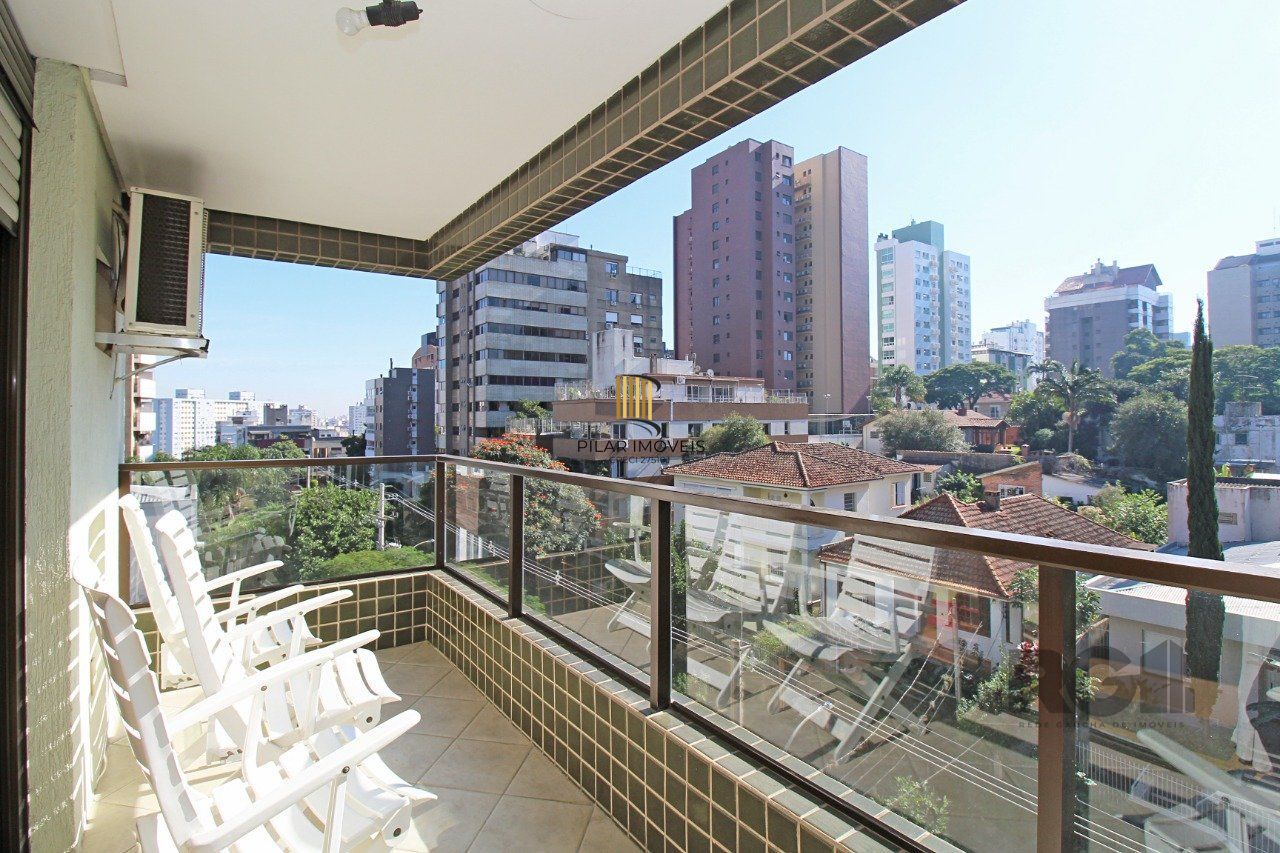 Apartamento de 3 dormitórios, suíte e 2 vagas de garagem no bairro Petrópolis em Porto Alegre