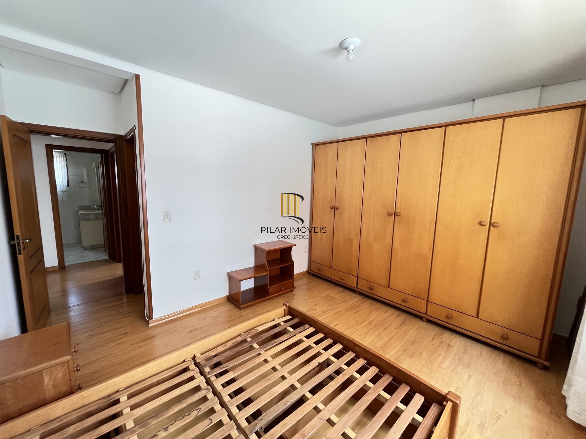 Apartamento de 2 quartos, suite e 1 vaga de garagem no bairro Menino Deus em POA