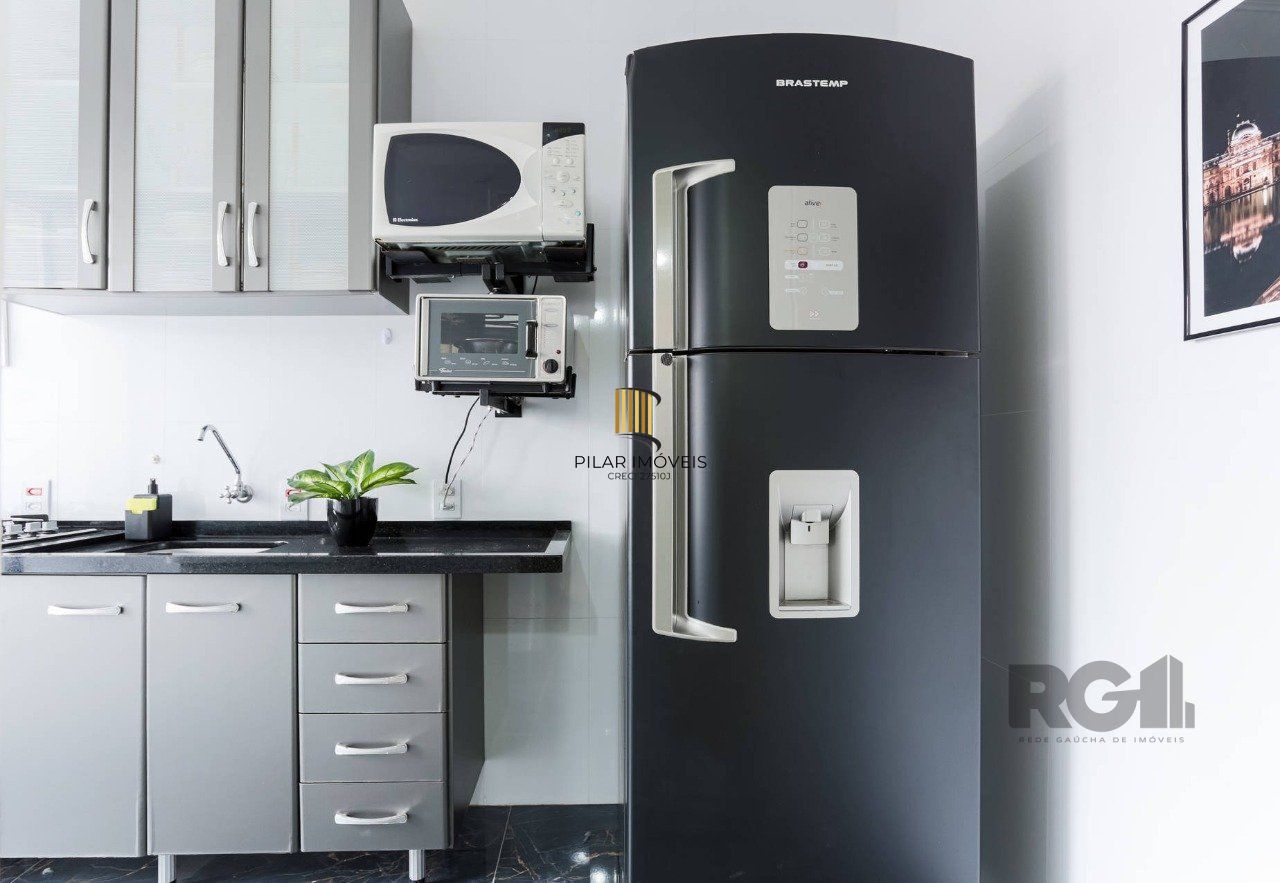 Apartamento de dois quartos no bairro Farroupilha em Porto Alegre.