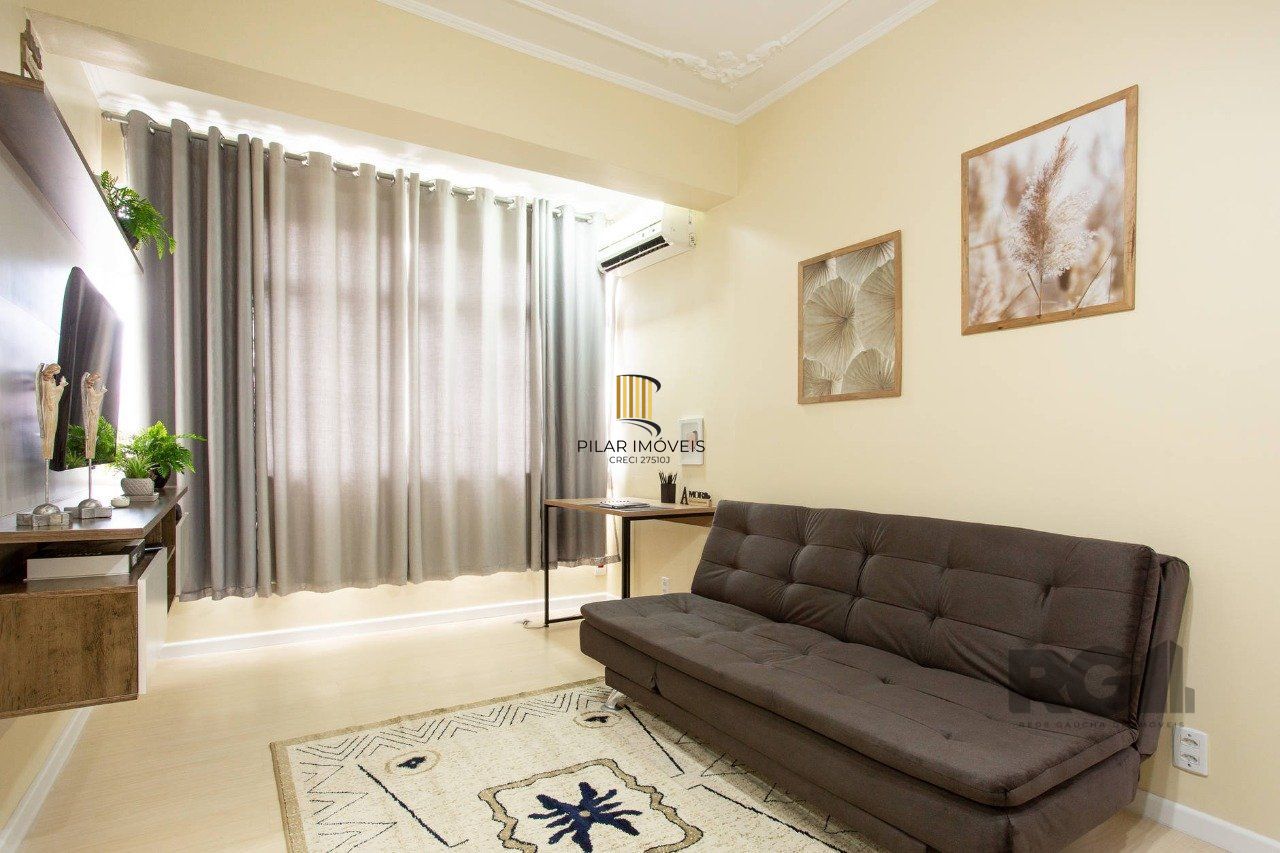 Apartamento de dois quartos no bairro Farroupilha em Porto Alegre.