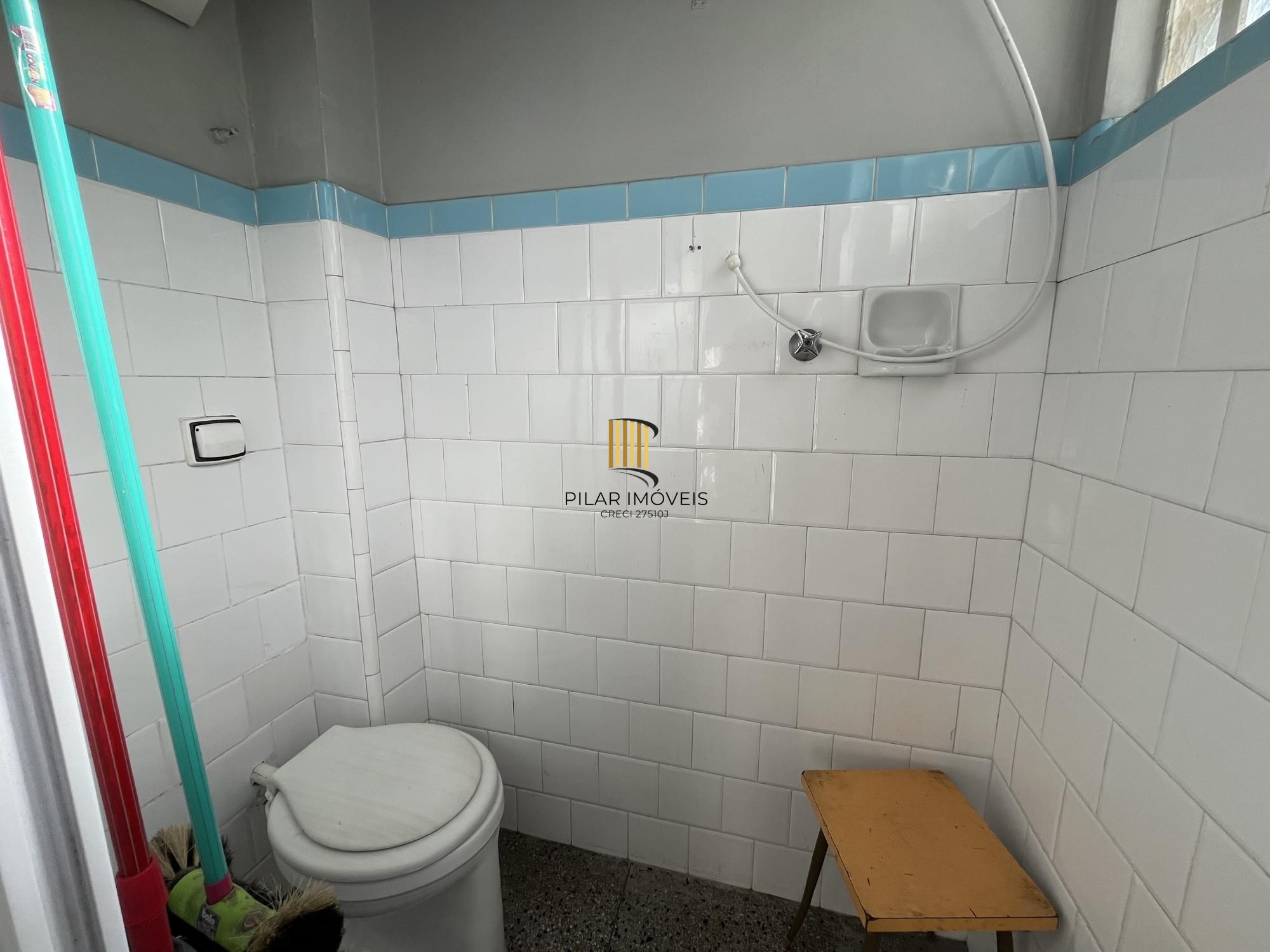Apartamento de dois quartos e uma vaga de garagem no bairro Auxiliadora em POA