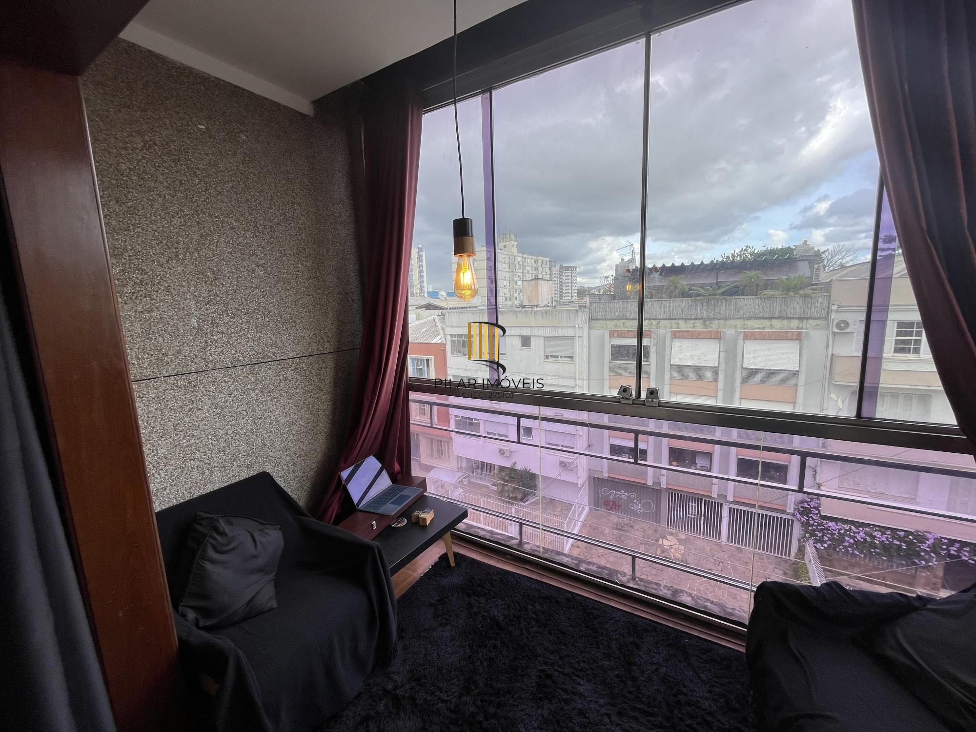 Duplex de 1 quarto, garagem coberta no bairro Cidade Baixa em Porto Alegre