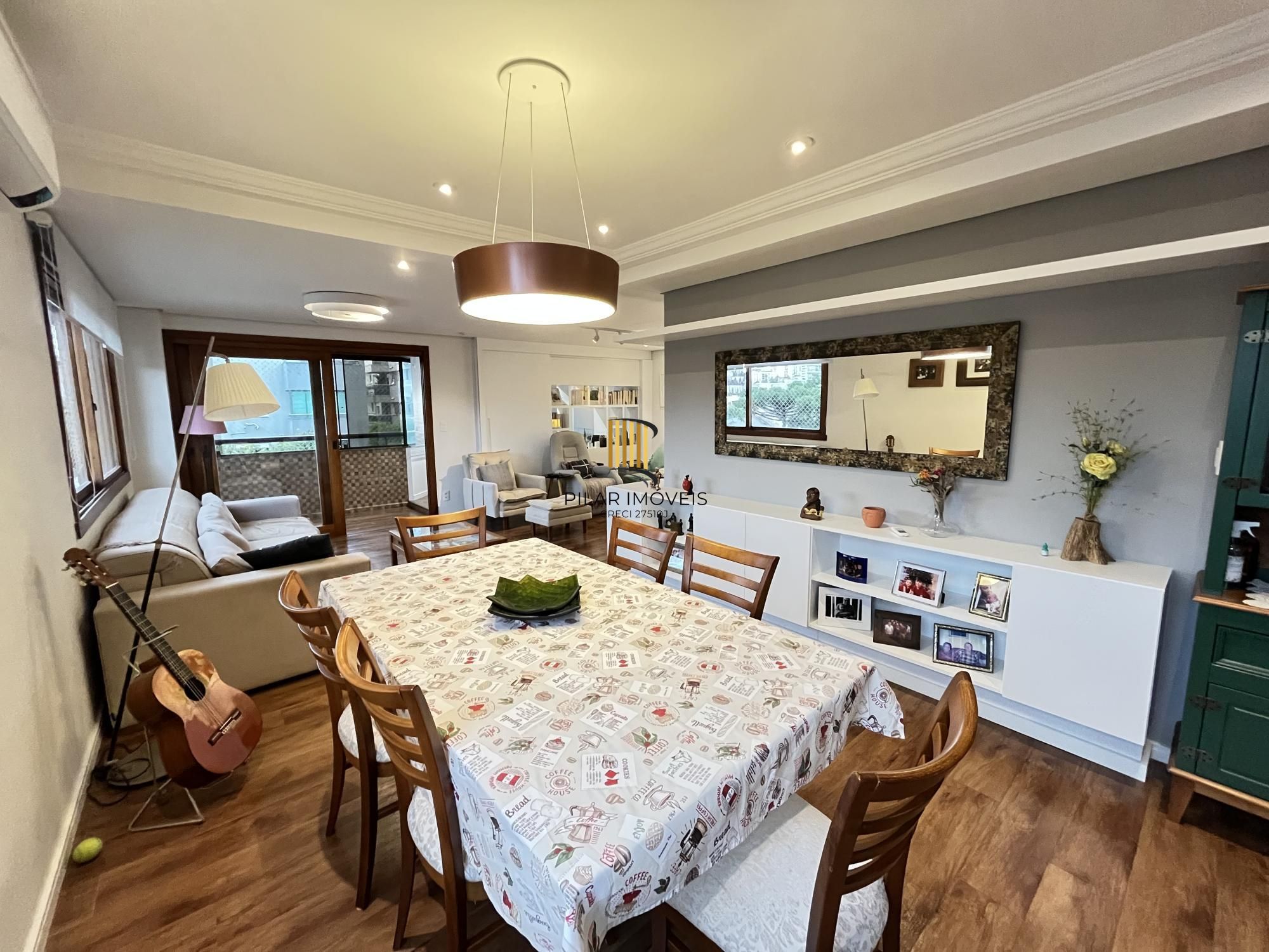 Apartamento de 3 quartos, 2 suítes, 1 americana e 2 vagas no bairro Farroupilha