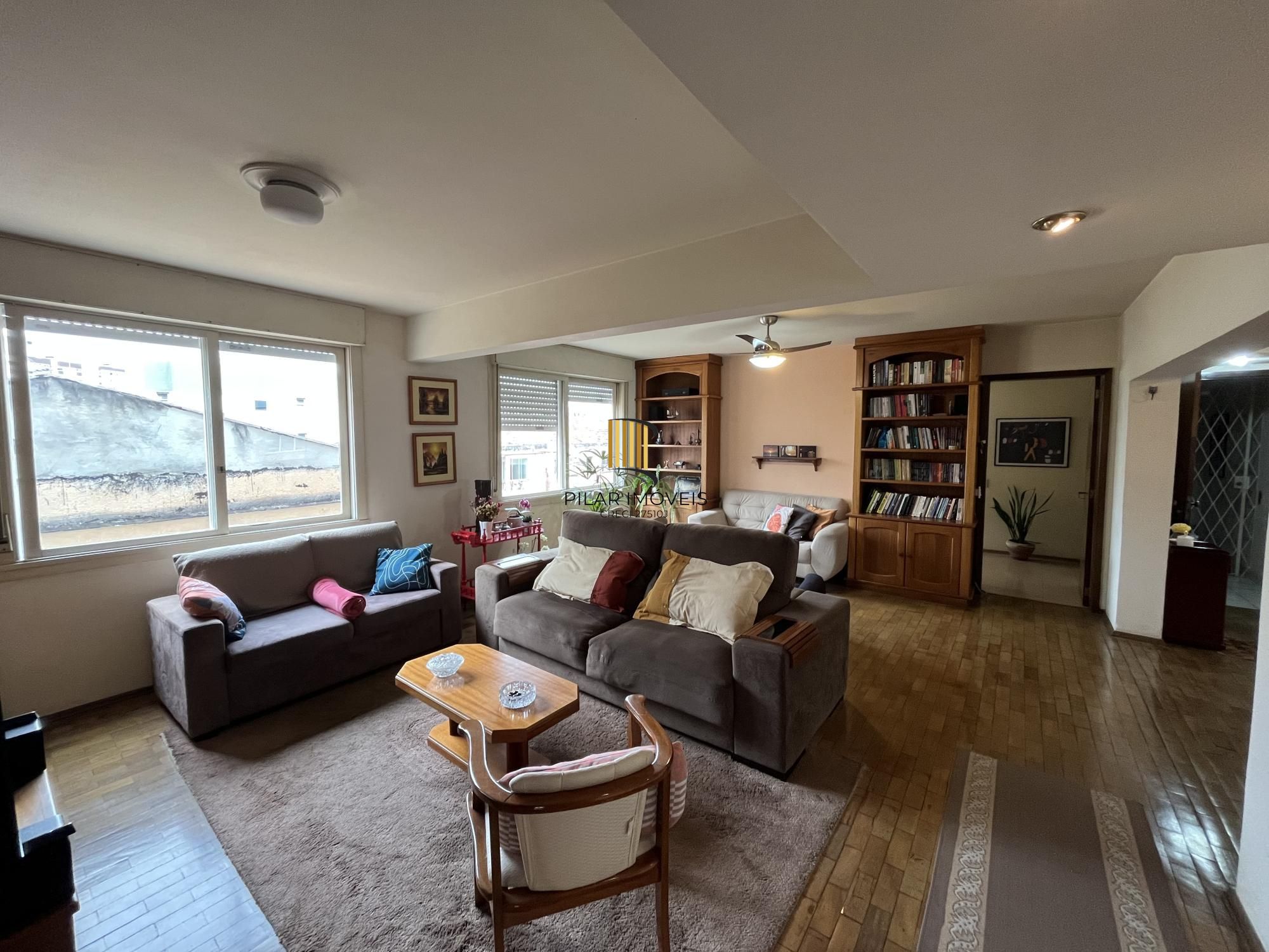 Apartamento de dois quartos com suíte no bairro Menino Deus em Porto Alegre