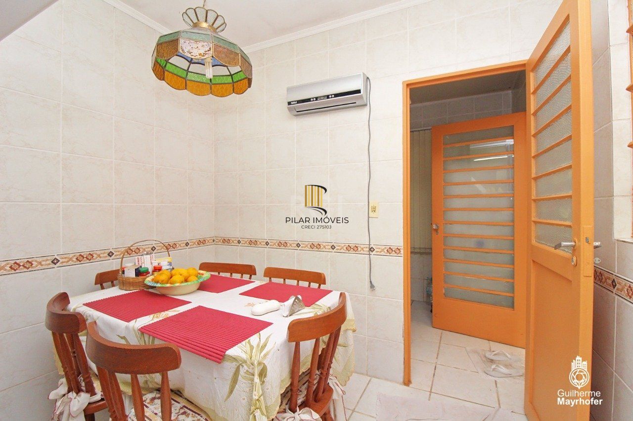 Casa para Venda - 347m², 5 dormitórios, sendo 2 suites, 3 vagas - São João