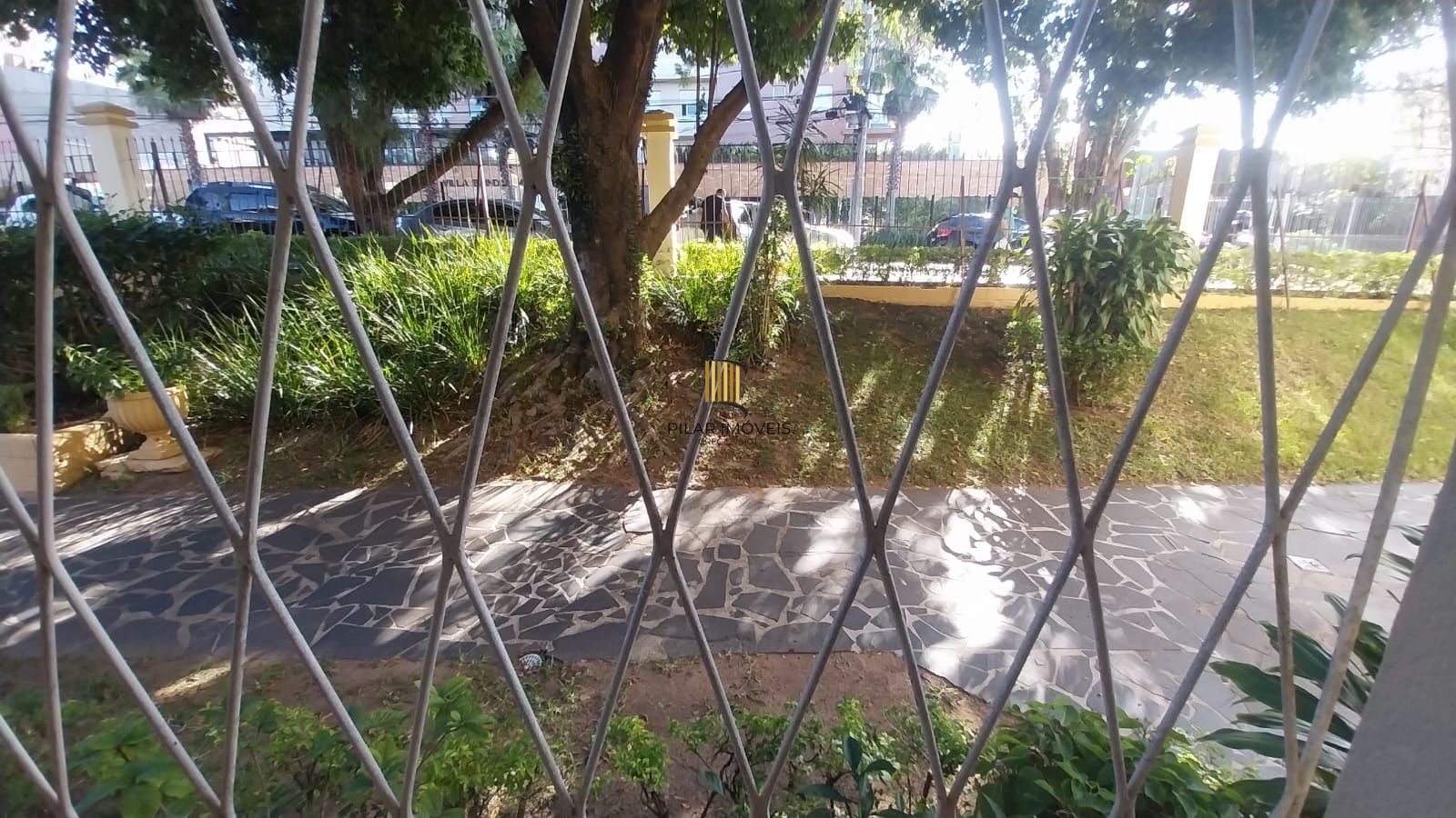 Apartamento térreo com 4 quartos e 1 vaga de garagem rotativa no Passo da Areia