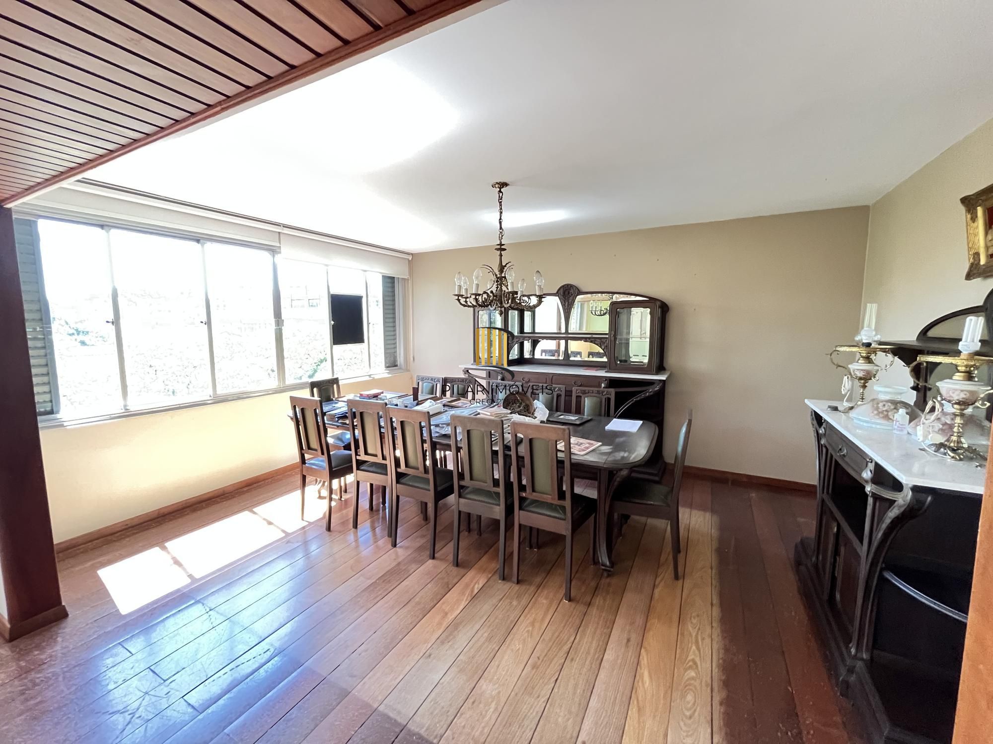 Apartamento de 3 quartos, suíte e 2 vagas de garagem no bairro Auxiliadora POA