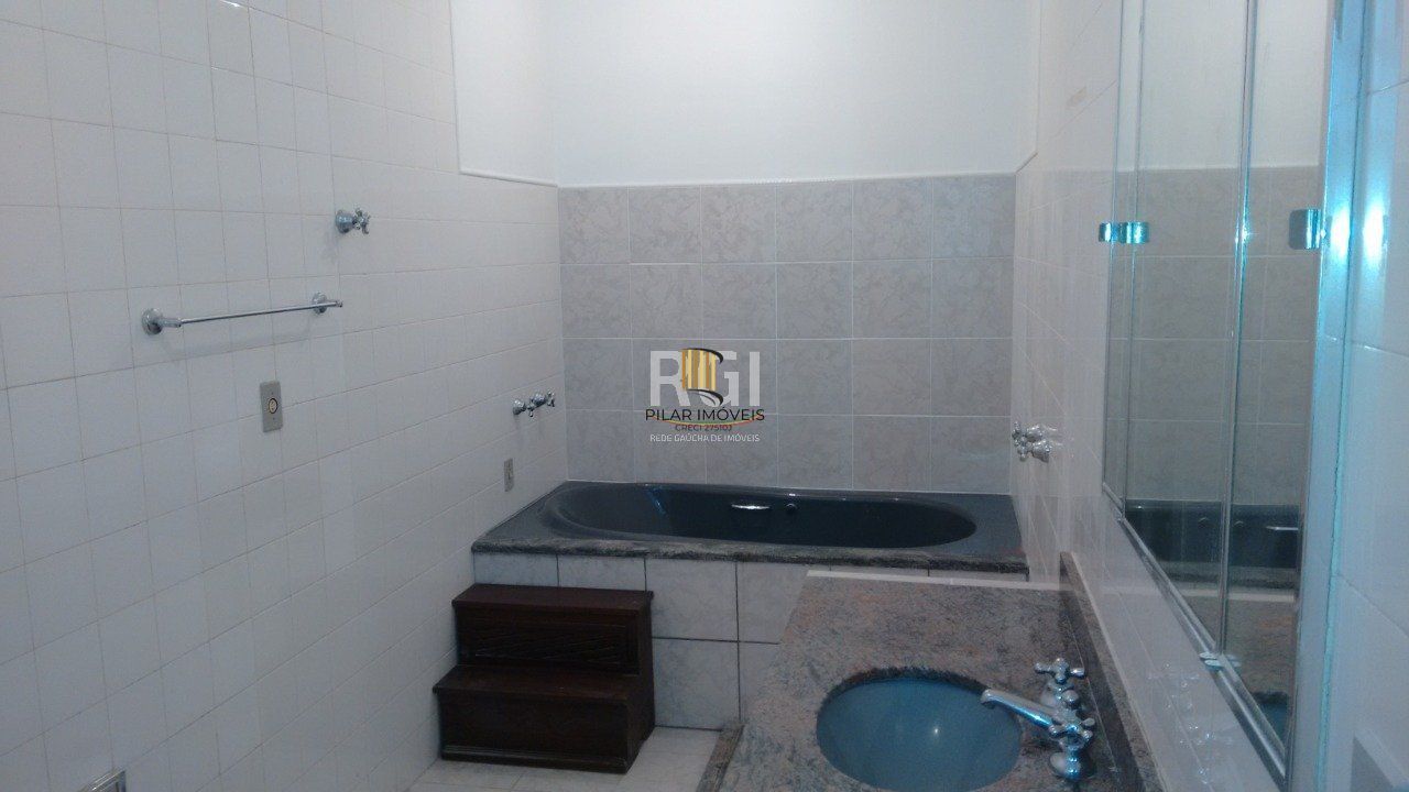 Casa para Venda - 363m², 3 dormitórios, sendo 1 suites, 2 vagas - São João