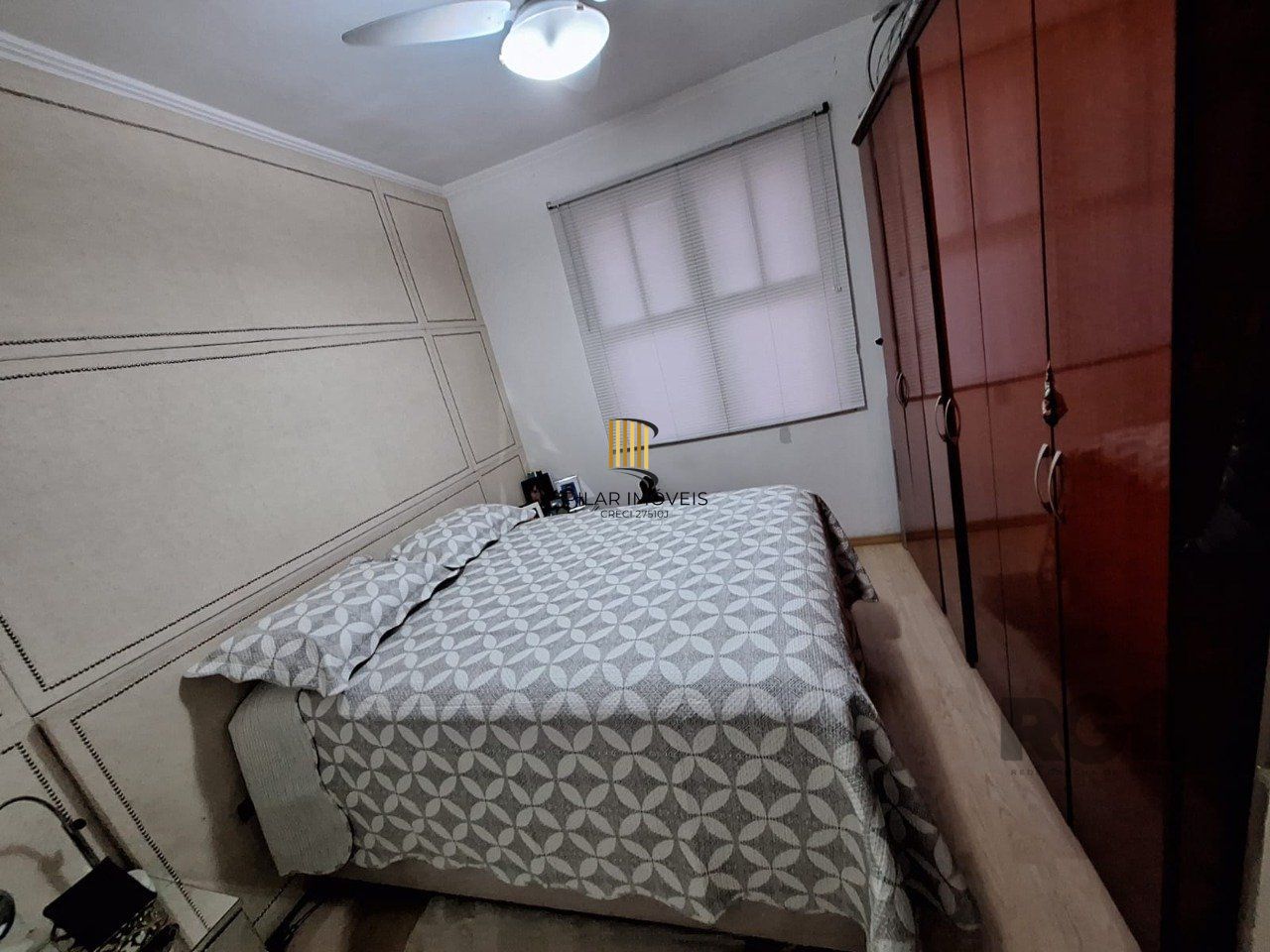Apartamento de quatro dormitórios e uma vaga de garagem no bairro Bom Fim em Porto Alegre.