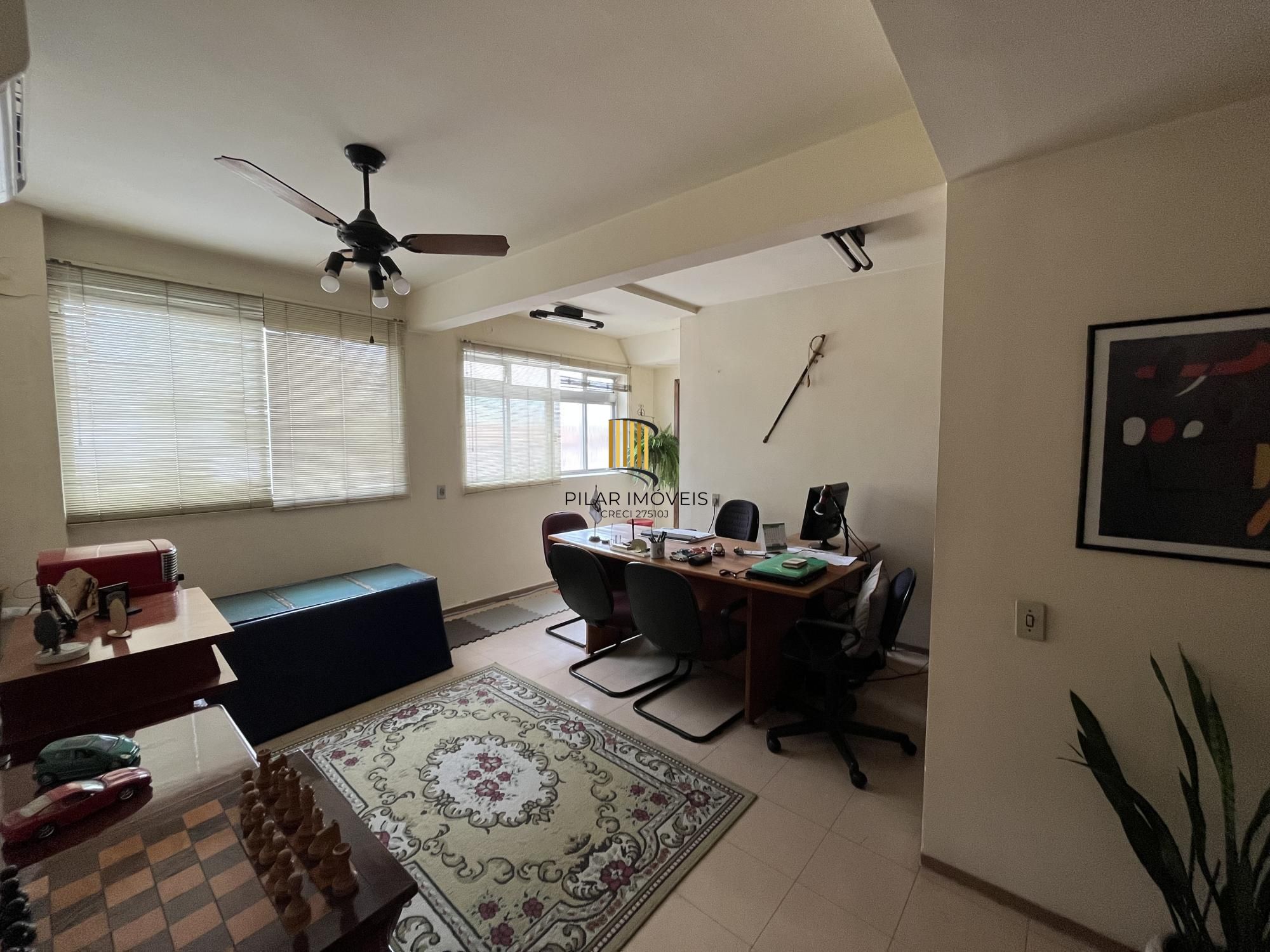 Apartamento de dois quartos com suíte no bairro Menino Deus em Porto Alegre