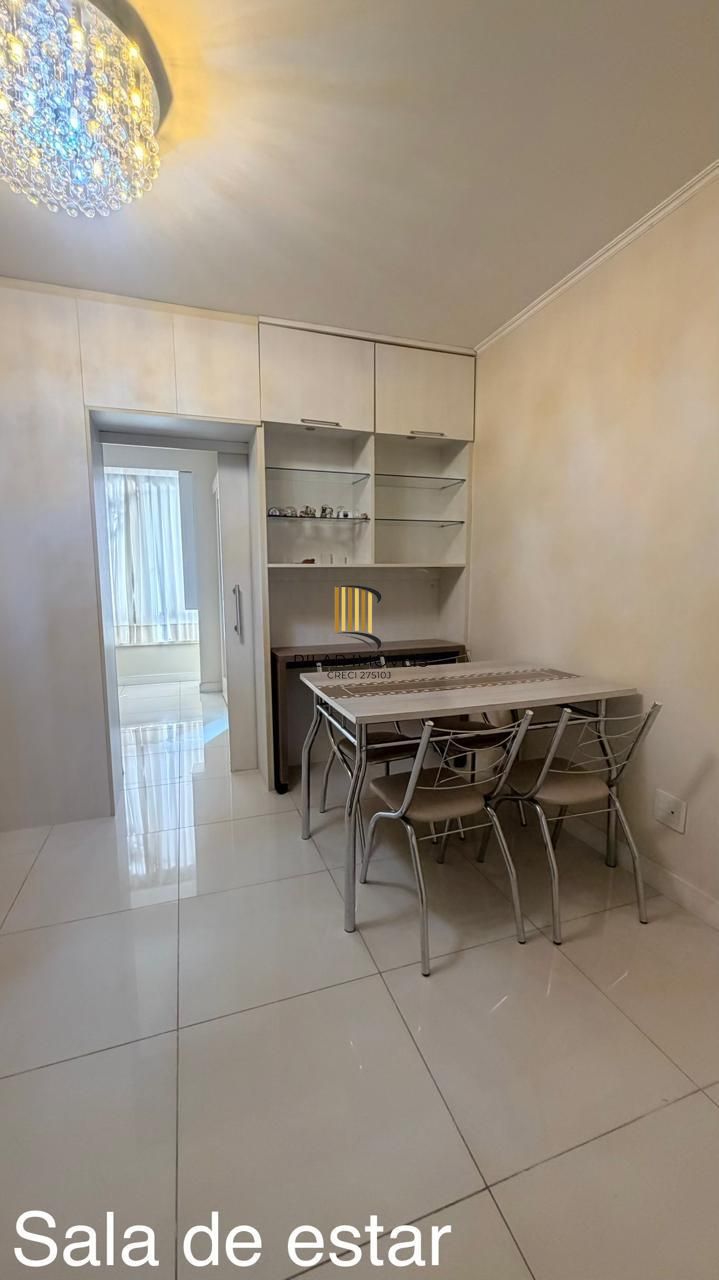 Apartamento de 2 quartos, suíte e 1 vaga de garagem no bairro Menino Deus em POA