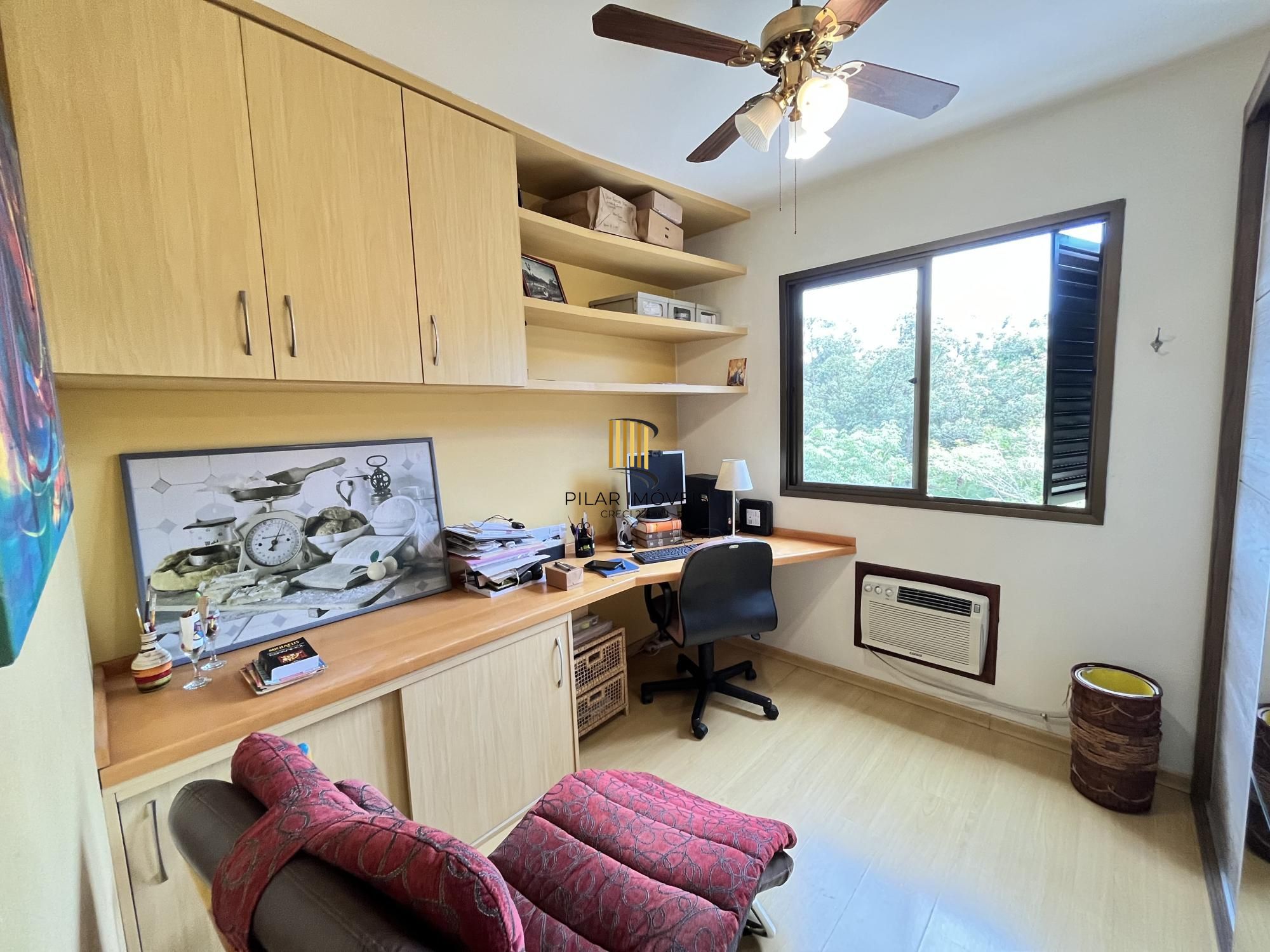 Apartamento de 2 quartos e 1 vaga de garagem no bairro Jardim Carvalho em POA/RS