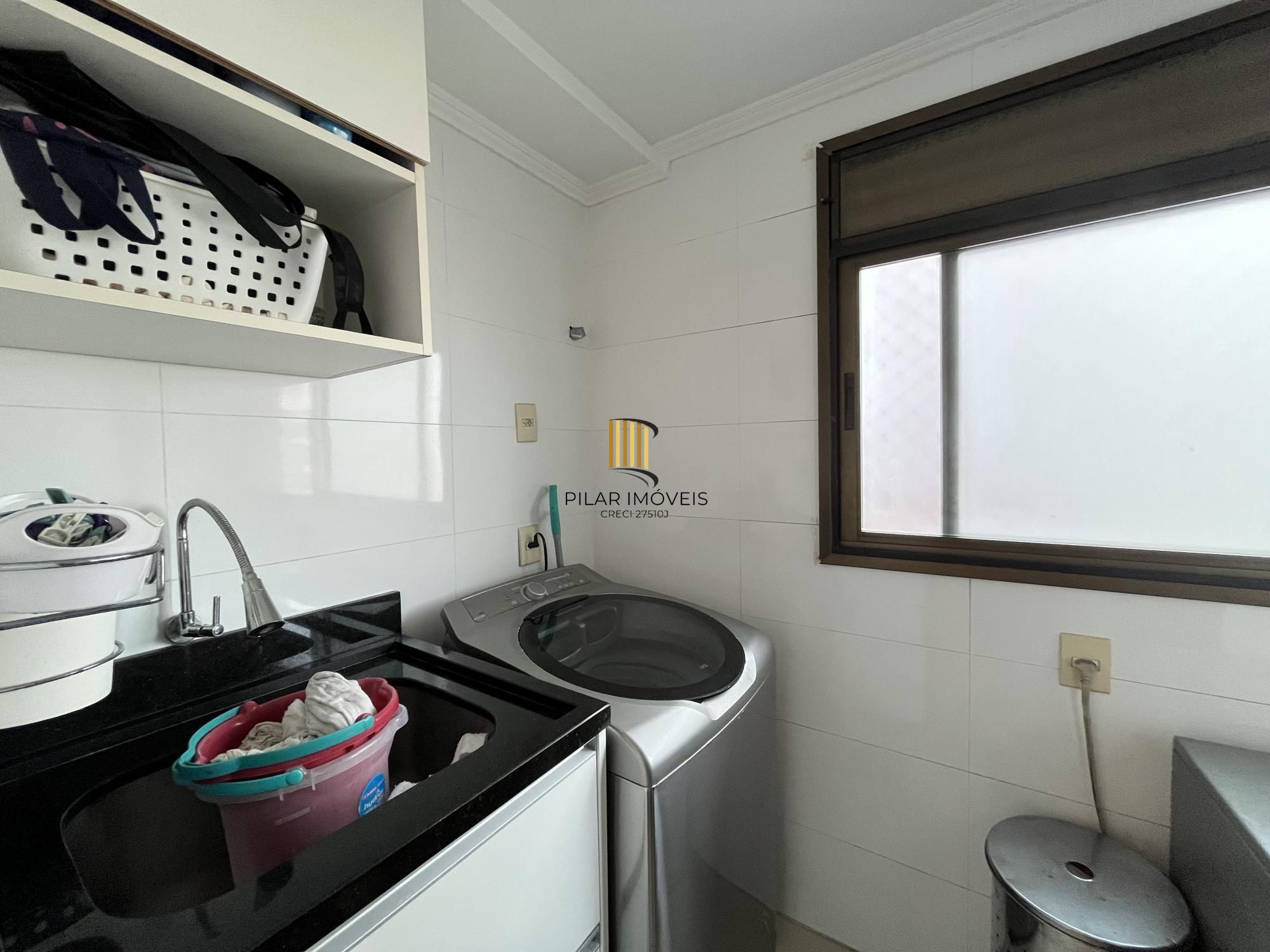 Apartamento de 3 quartos, suíte e 1 vaga de garagem no Bairro Menino Deus em POA