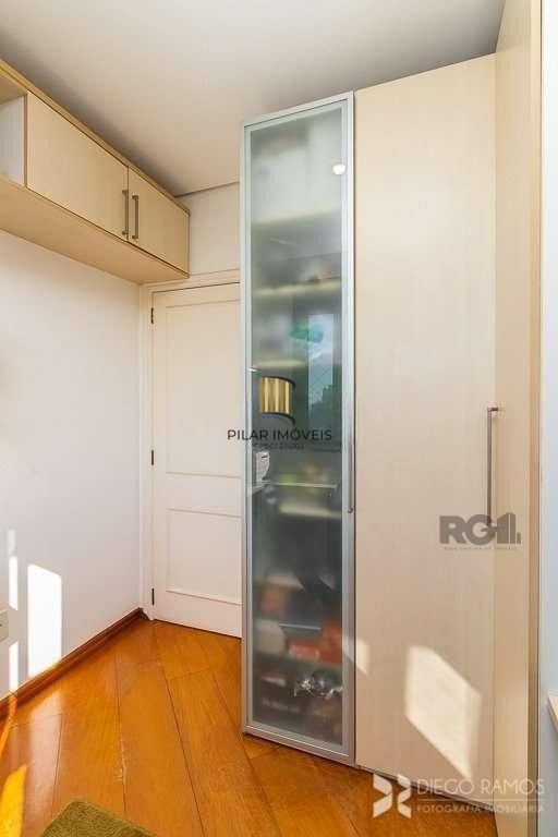 Cobertura para Venda - 185m², 3 dormitórios, sendo 1 suites, 2 vagas - Petrópolis