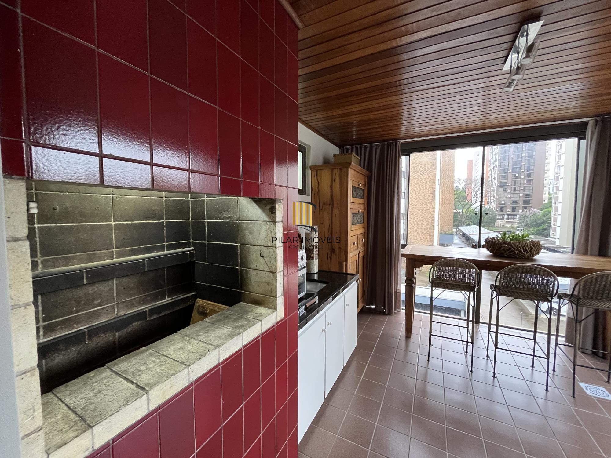 Apartamento de 2 quartos, suíte, churrasqueira, lareira e garagem Bela Vista POA