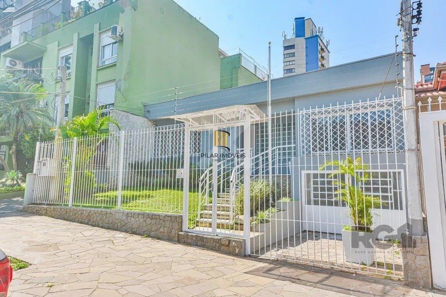 Casa 4 dormitórios no bairro Petrópolis