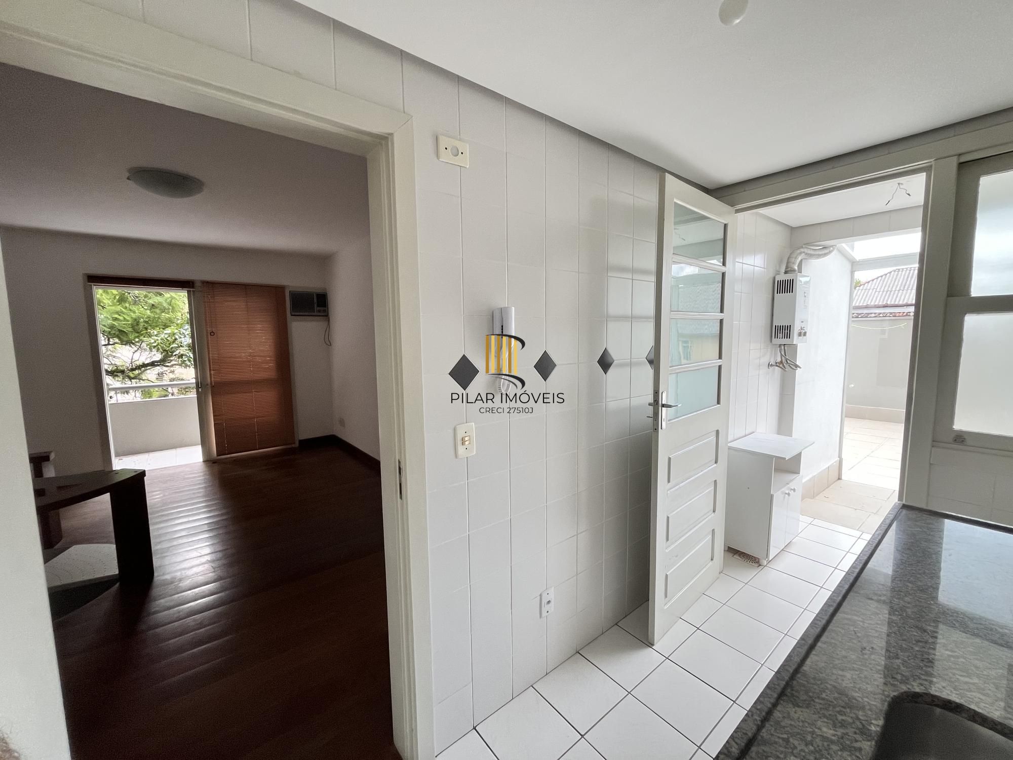 Apartamento de 1 quarto com sacada e 1 vaga de garagem no bairro Farroupilha