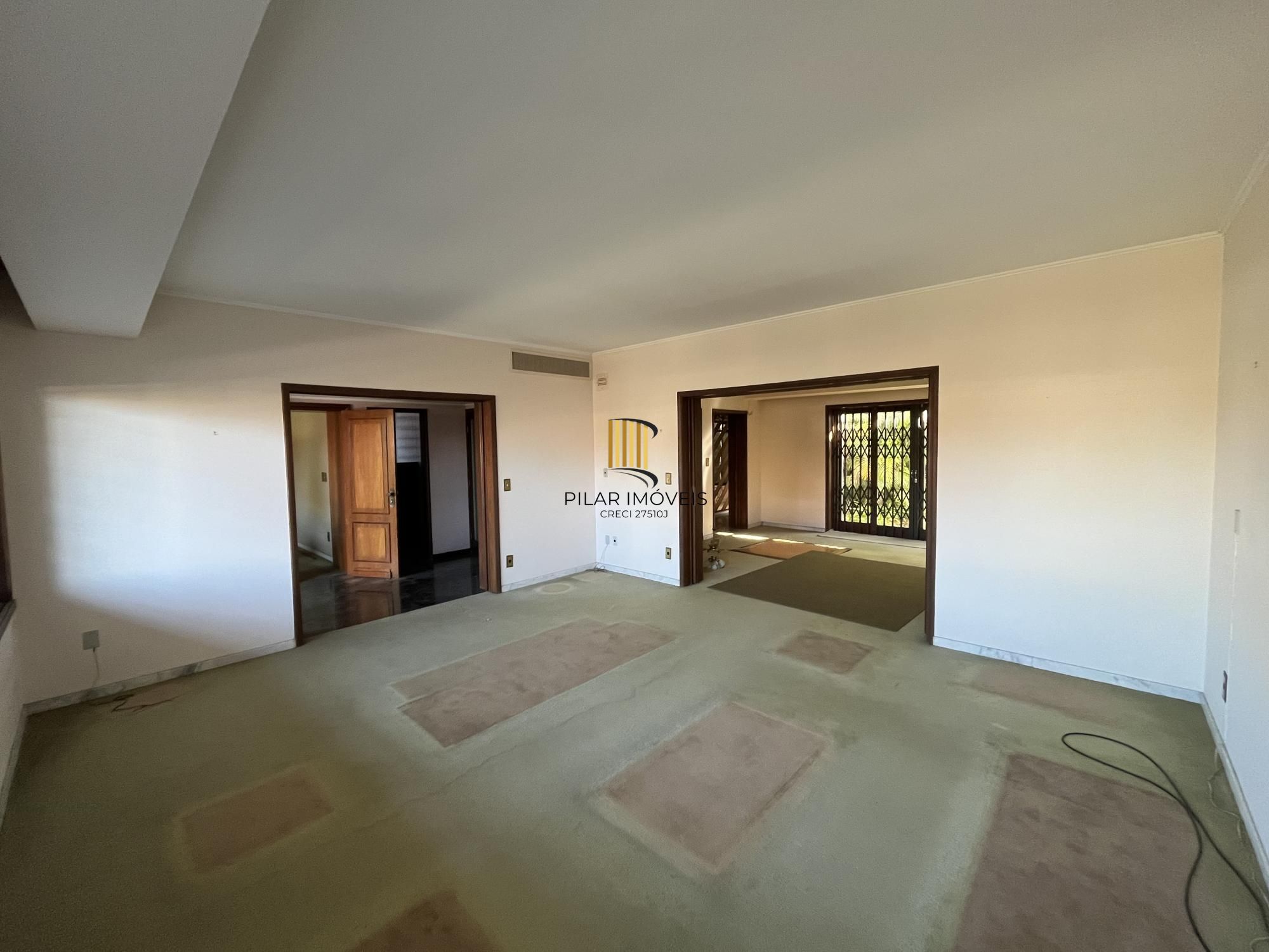 Casa de 4 quartos, 2 suítes e 2 vagas de garagem no bairro Boa Vista em POA