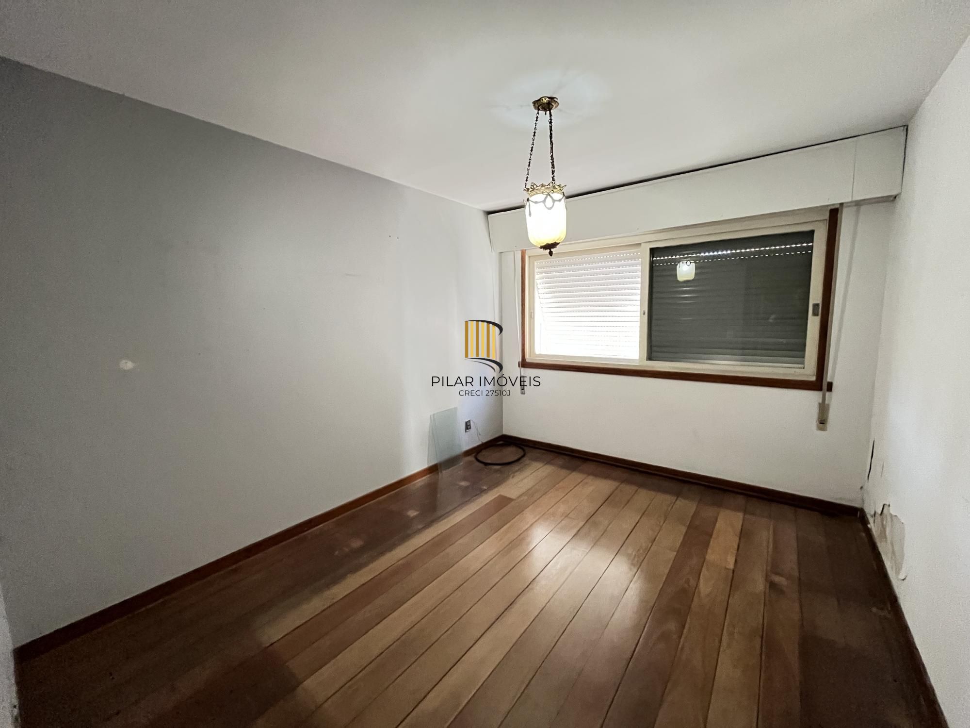 Apartamento de 3 quartos, suíte e 2 vagas de garagem no bairro Auxiliadora POA