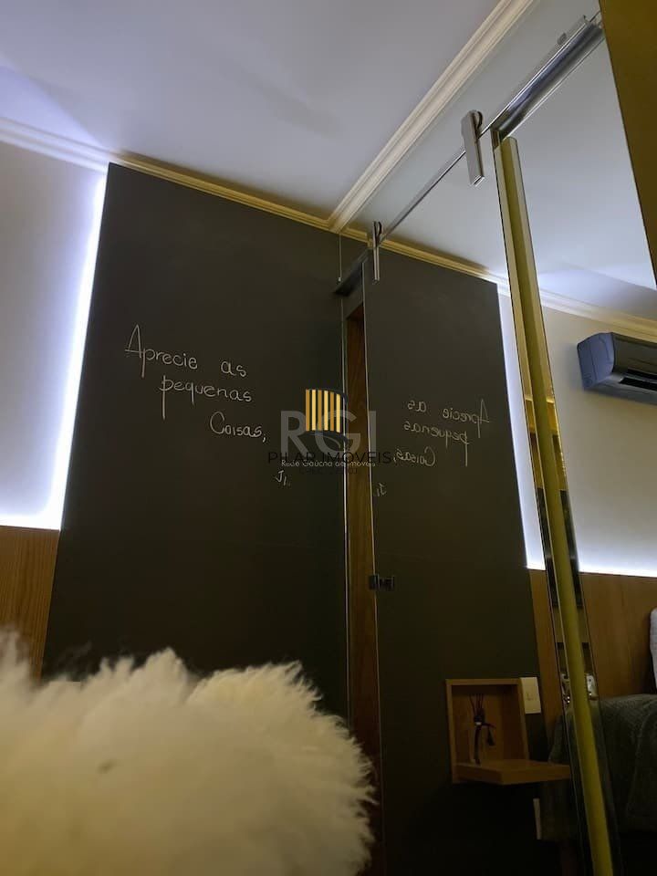 Apartamento para Venda - 105m², 2 dormitórios, sendo 1 suites, 2 vagas - Menino Deus