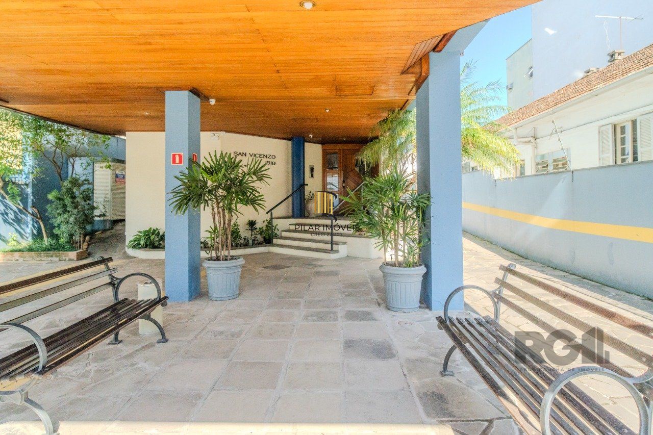Apartamento de 1 quarto, sacada e uma vaga de garagem no bairro Santana POA/RS.