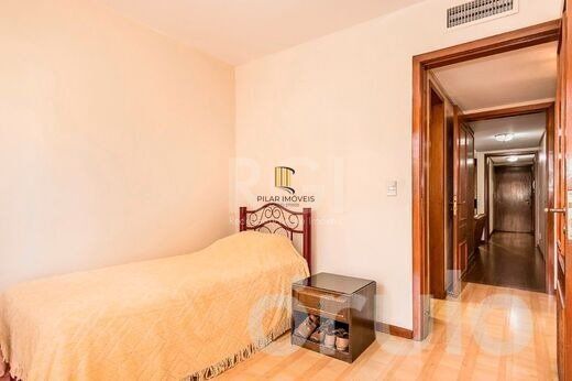 Cobertura para Venda - 244m², 3 dormitórios, sendo 1 suites, 2 vagas - Petrópolis