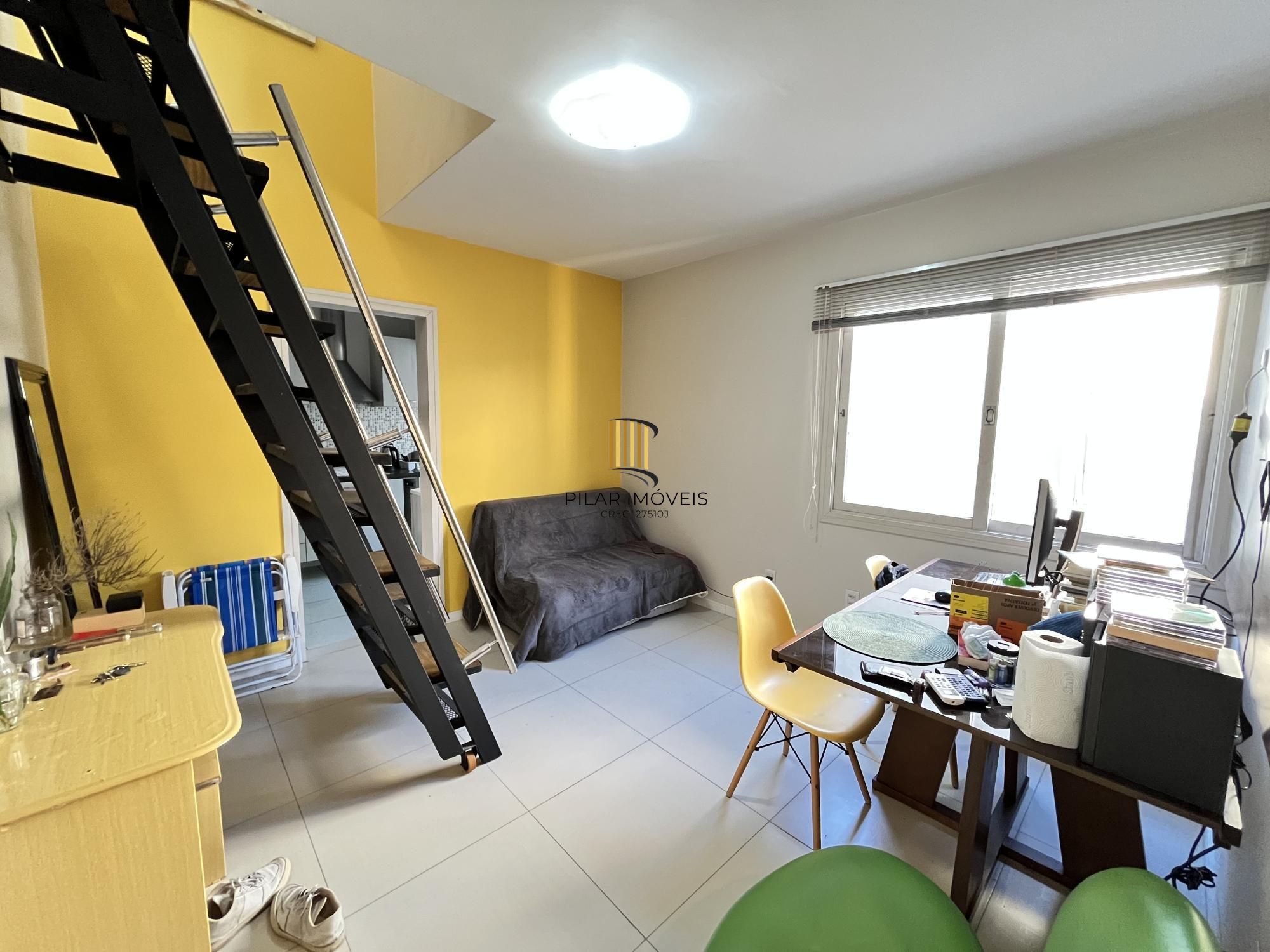 Apartamento de 2 quartos, suíte e 1 vaga de garagem no bairro Santana em POA/RS