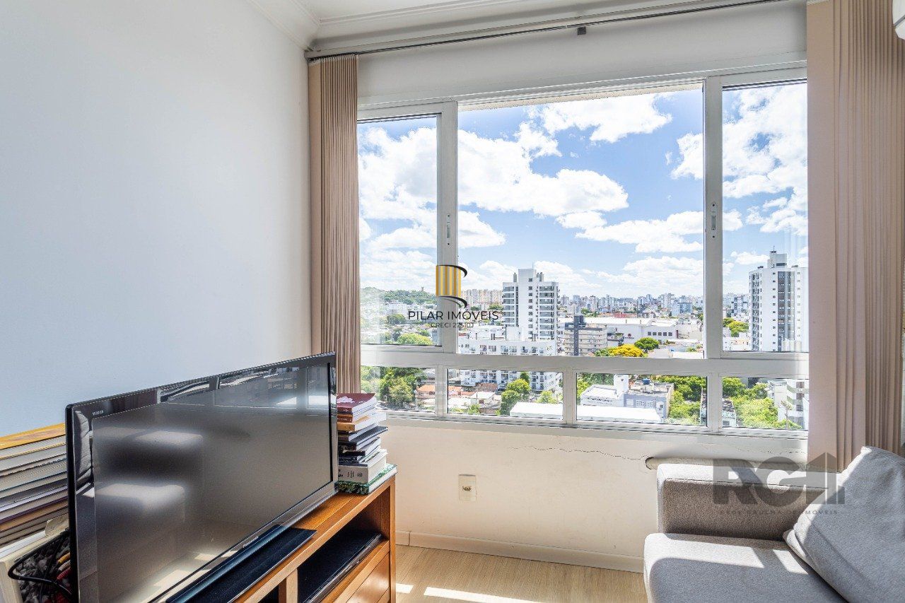   Apartamento de um quarto (dormitório) e uma vaga de garagem no bairro Jardim Botânico em Porto Alegre. 