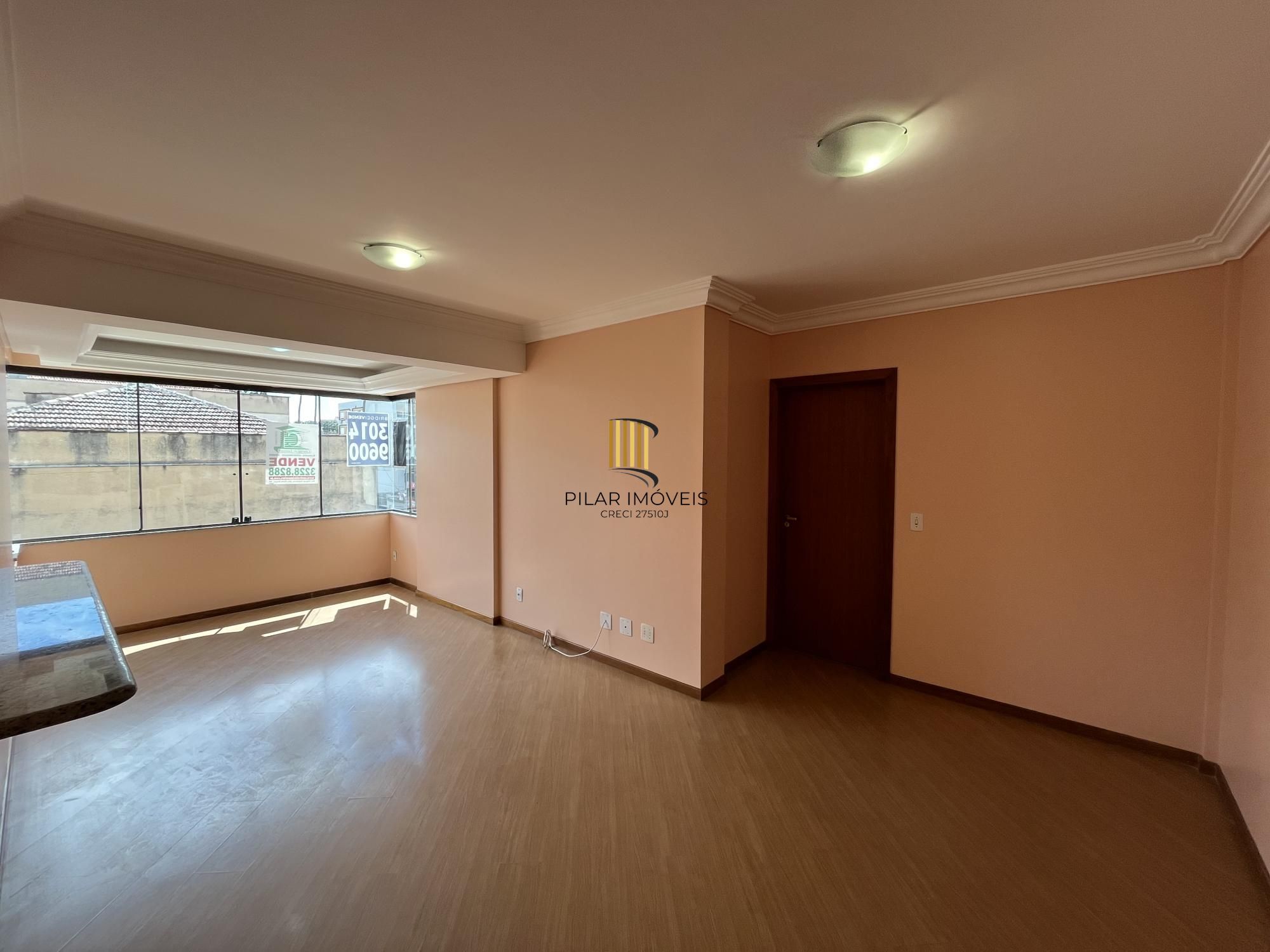 Apartamento de dois quartos, suíte e uma vaga de garagem no bairro Menino Deus