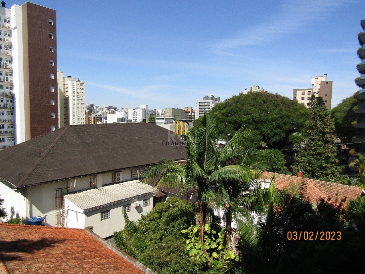 Apartamento de dois dormitórios e uma vaga de garagem na Rua Marcelo Gama, bairro Auxiliadora em Porto Alegre.