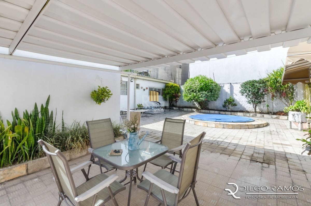 Casa para Venda - 216m², 4 dormitórios, sendo 1 suites, 4 vagas - Menino Deus